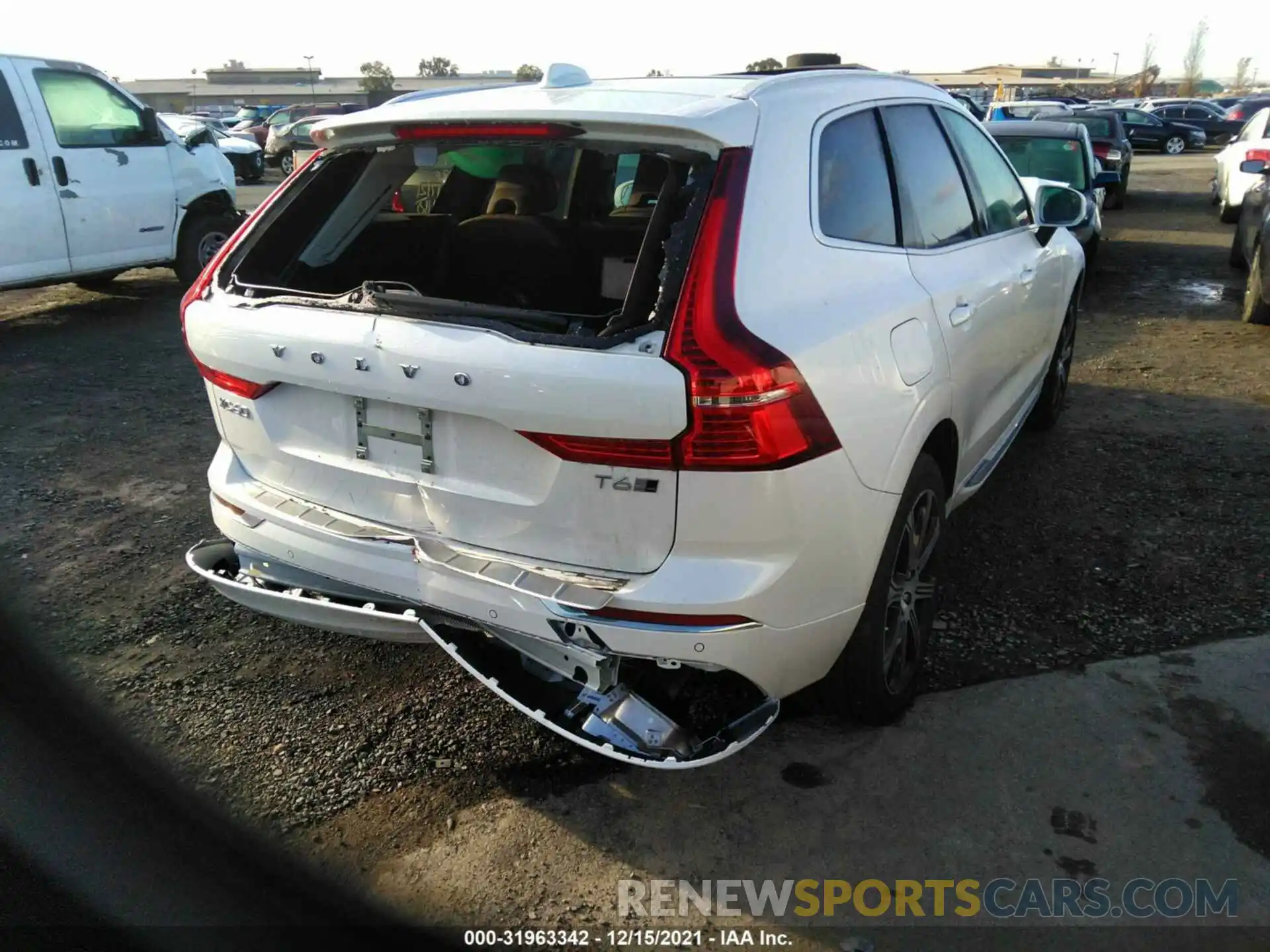 4 Photograph of a damaged car YV4A22RL4L1574989 VOLVO XC60 2020