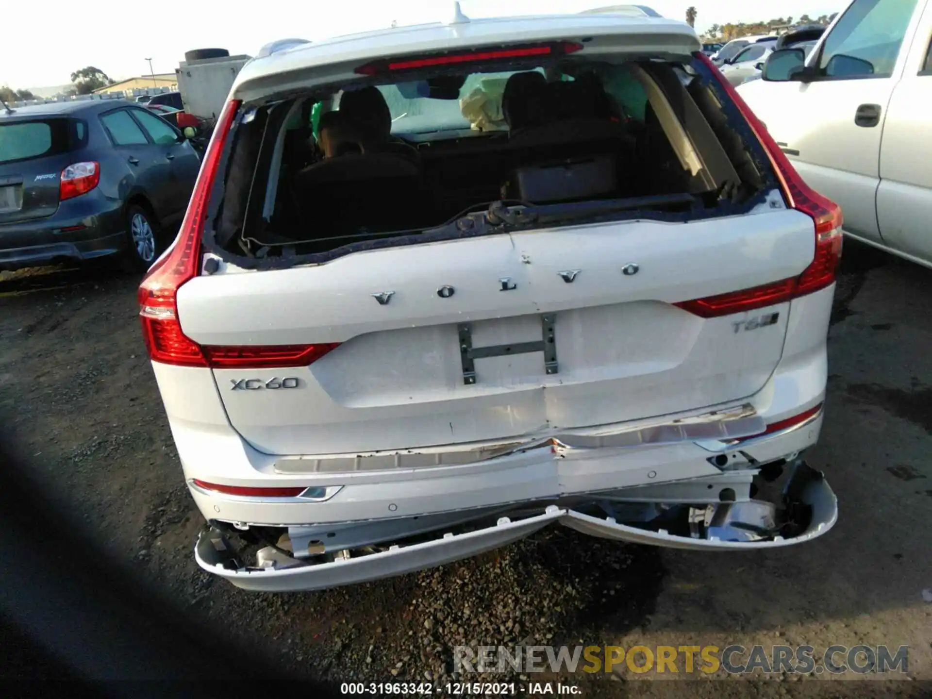 6 Photograph of a damaged car YV4A22RL4L1574989 VOLVO XC60 2020