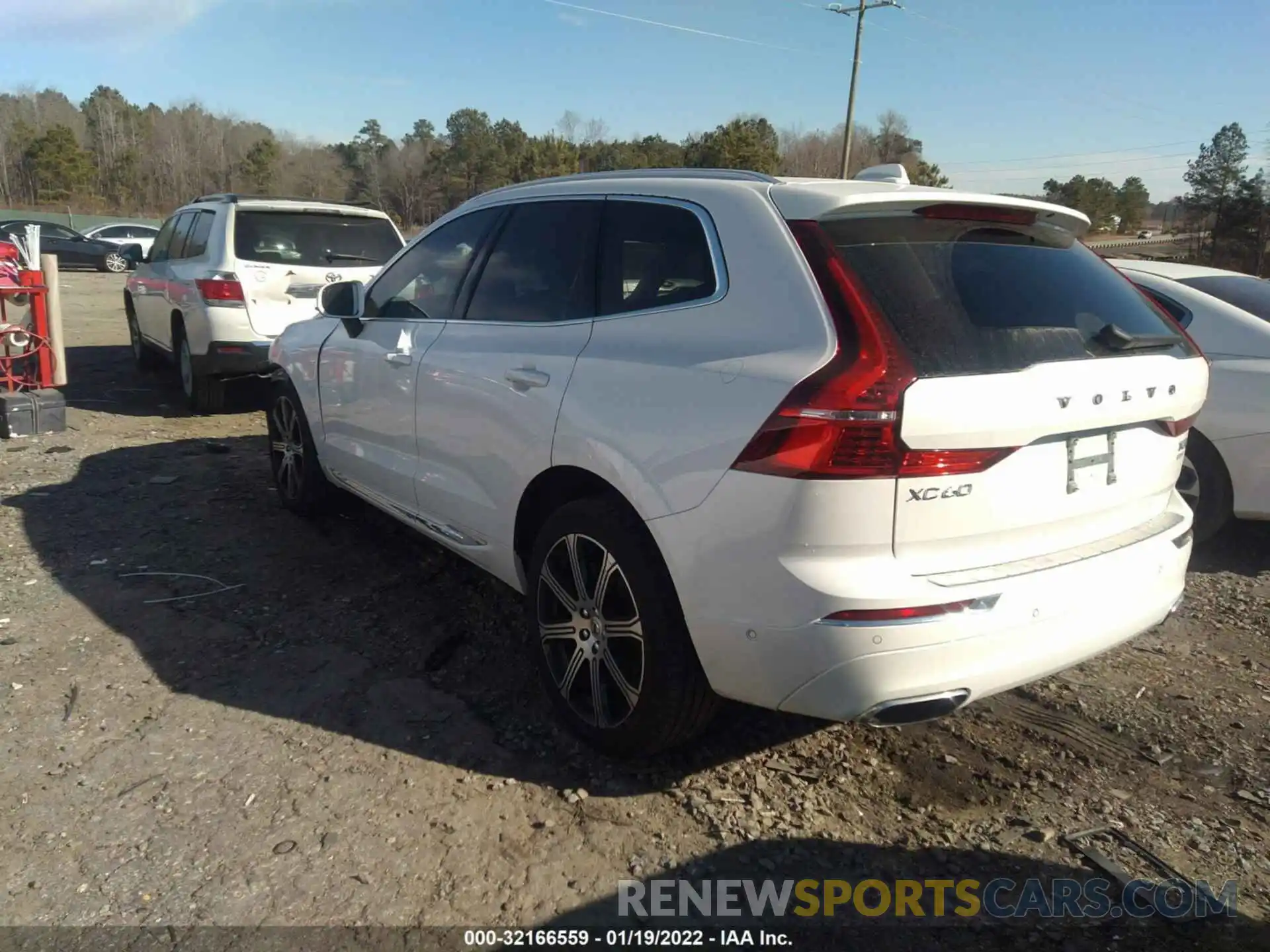 3 Photograph of a damaged car YV4A22RL4L1597866 VOLVO XC60 2020