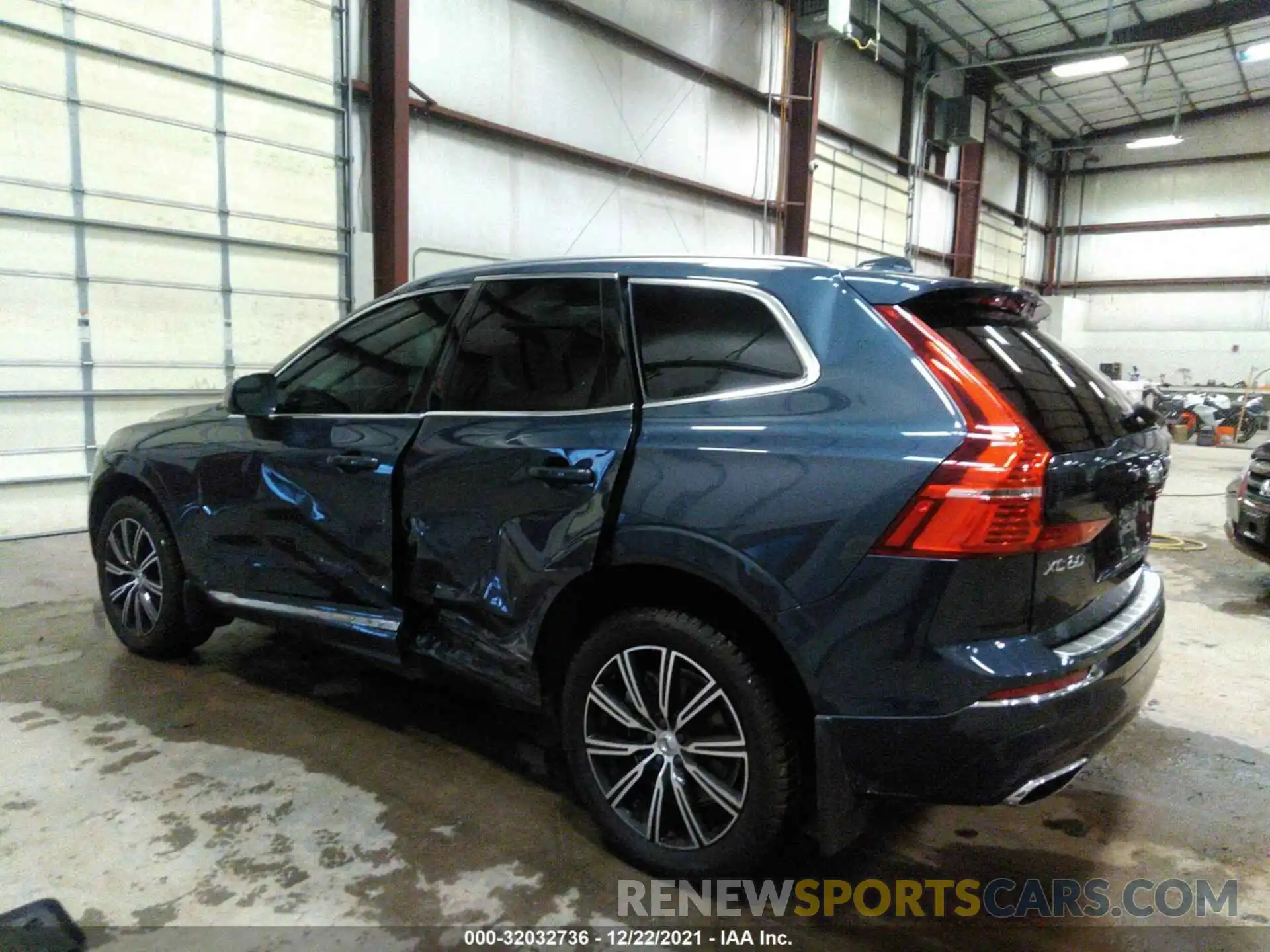 3 Photograph of a damaged car YV4A22RL6L1508136 VOLVO XC60 2020