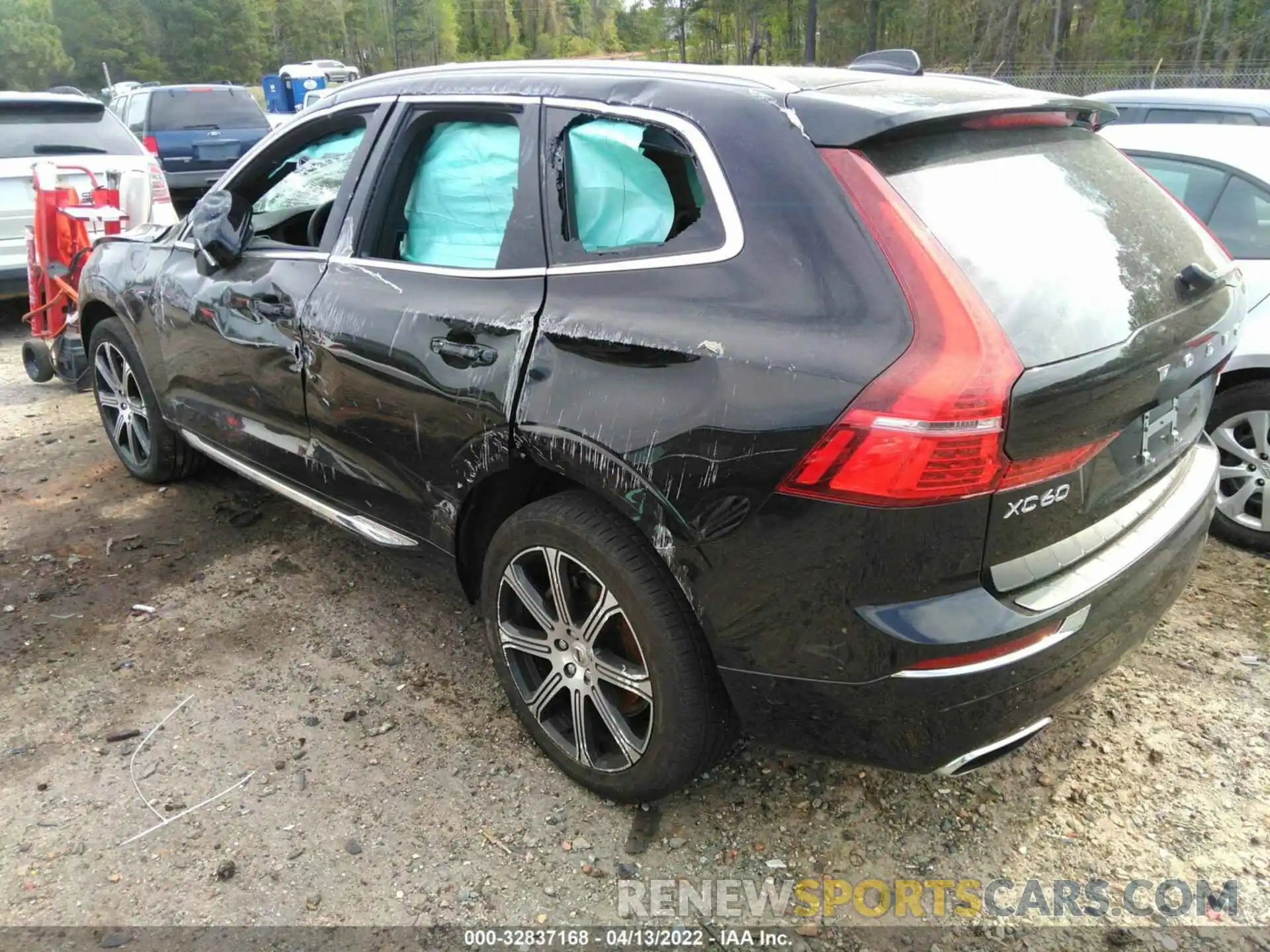 3 Photograph of a damaged car YV4A22RL6L1571530 VOLVO XC60 2020