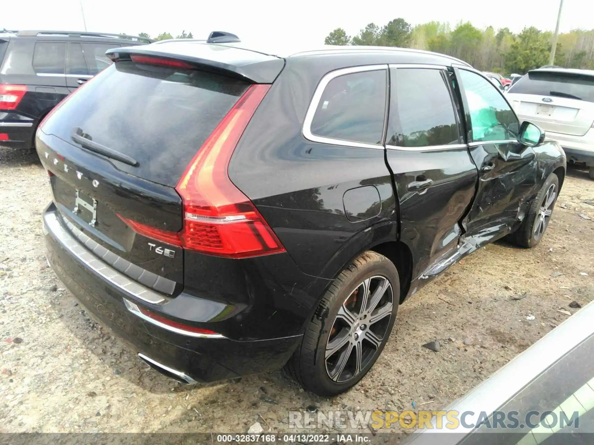 4 Photograph of a damaged car YV4A22RL6L1571530 VOLVO XC60 2020