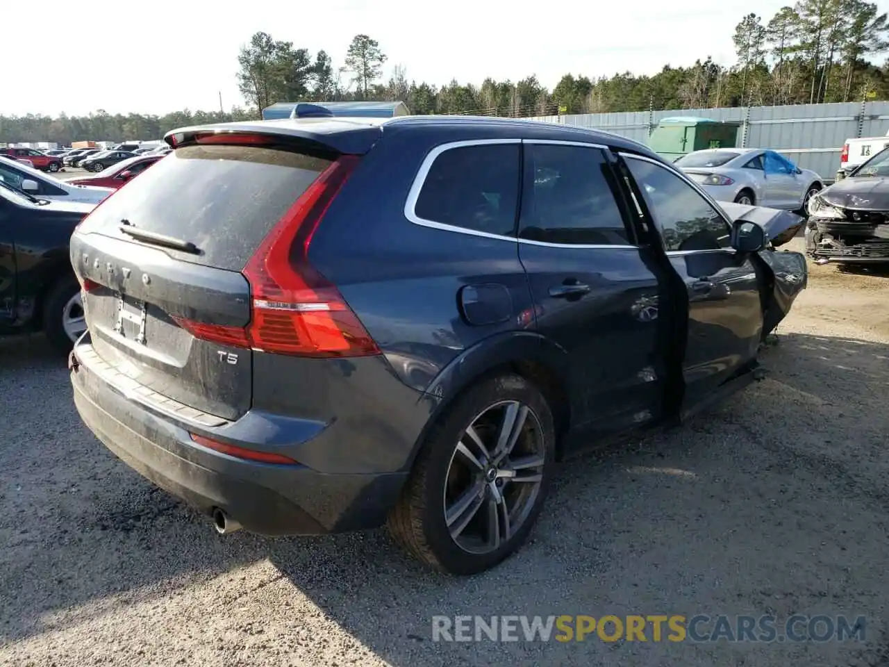 4 Photograph of a damaged car YV4102DK2M1676572 VOLVO XC60 2021