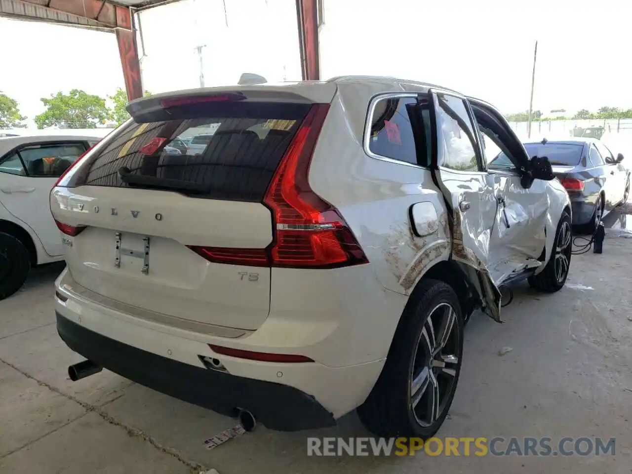 4 Photograph of a damaged car YV4102DK2M1864041 VOLVO XC60 2021