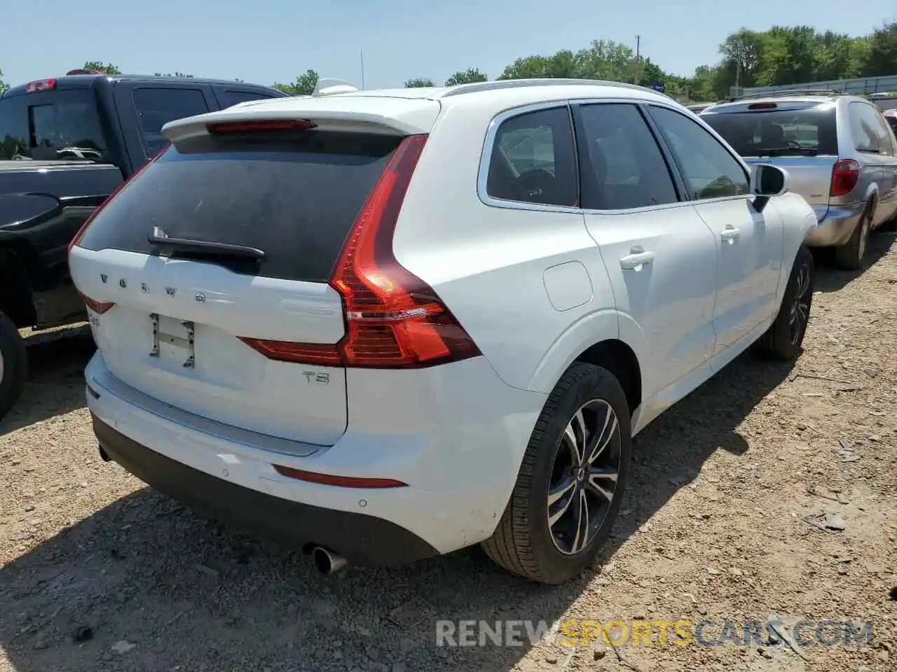 4 Photograph of a damaged car YV4102DK5M1826867 VOLVO XC60 2021