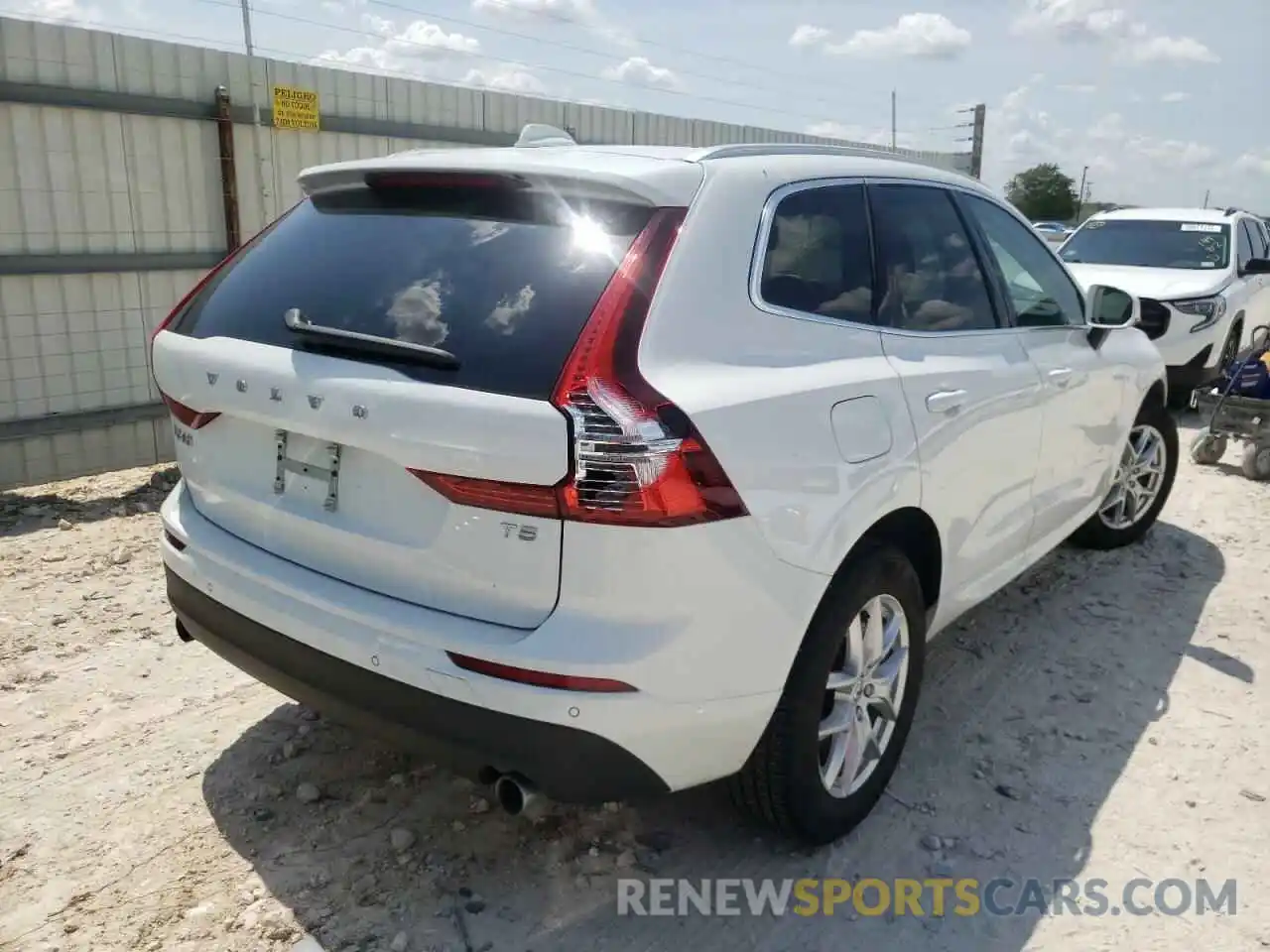 4 Photograph of a damaged car YV4102DK7M1811237 VOLVO XC60 2021