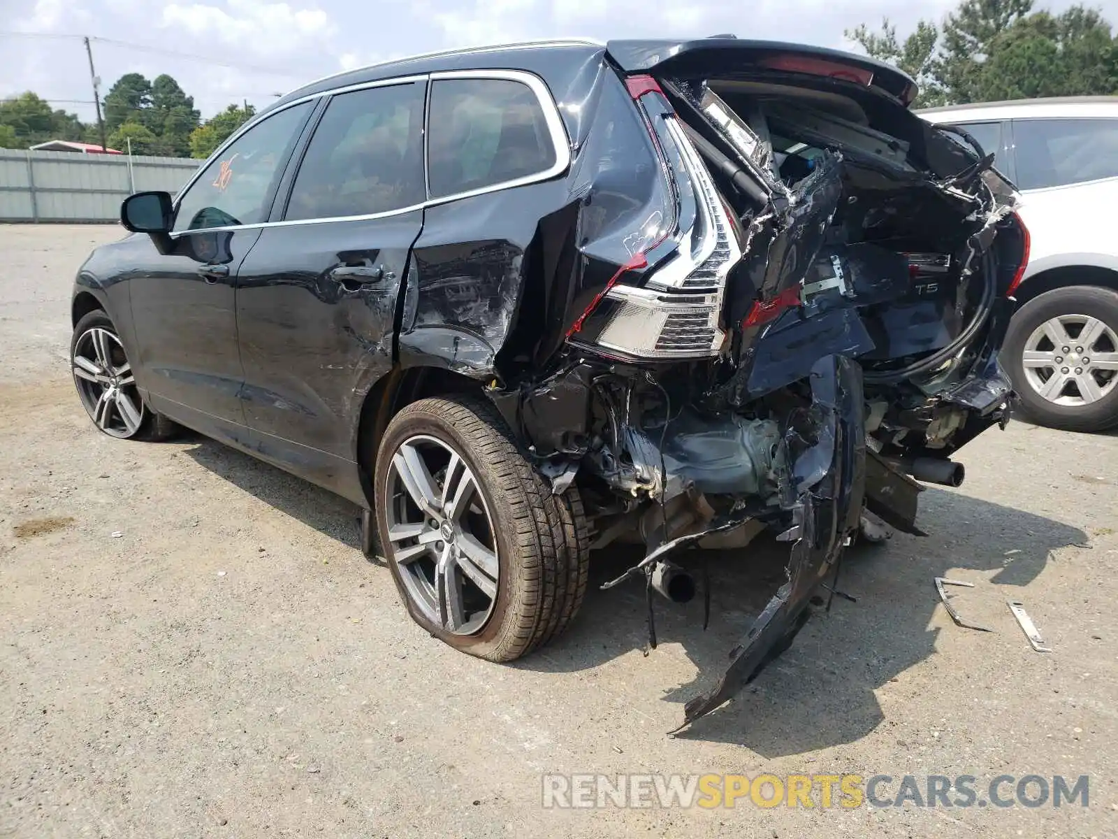 3 Photograph of a damaged car YV4102DK8M1689388 VOLVO XC60 2021