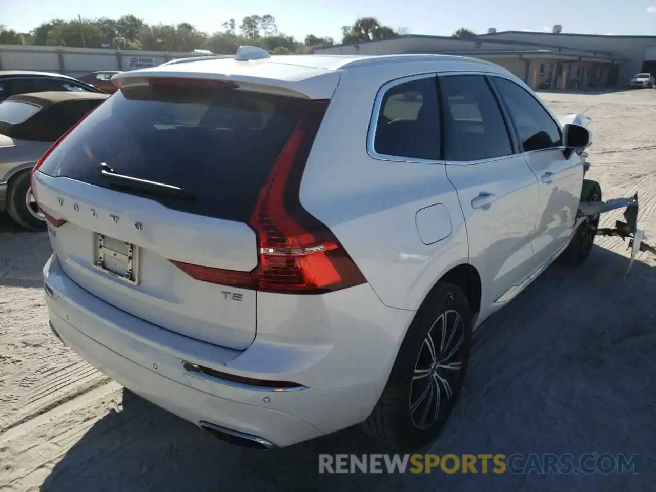 4 Photograph of a damaged car YV4102DL3M1830943 VOLVO XC60 2021