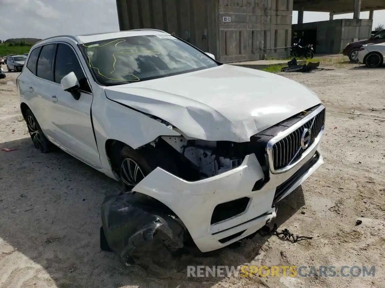 1 Photograph of a damaged car YV4102DL4M1754648 VOLVO XC60 2021