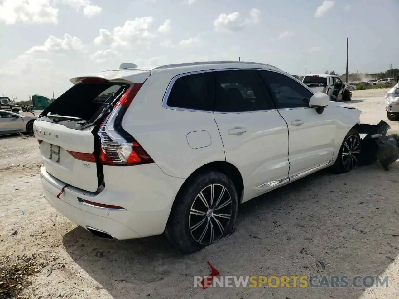 4 Photograph of a damaged car YV4102DL4M1754648 VOLVO XC60 2021