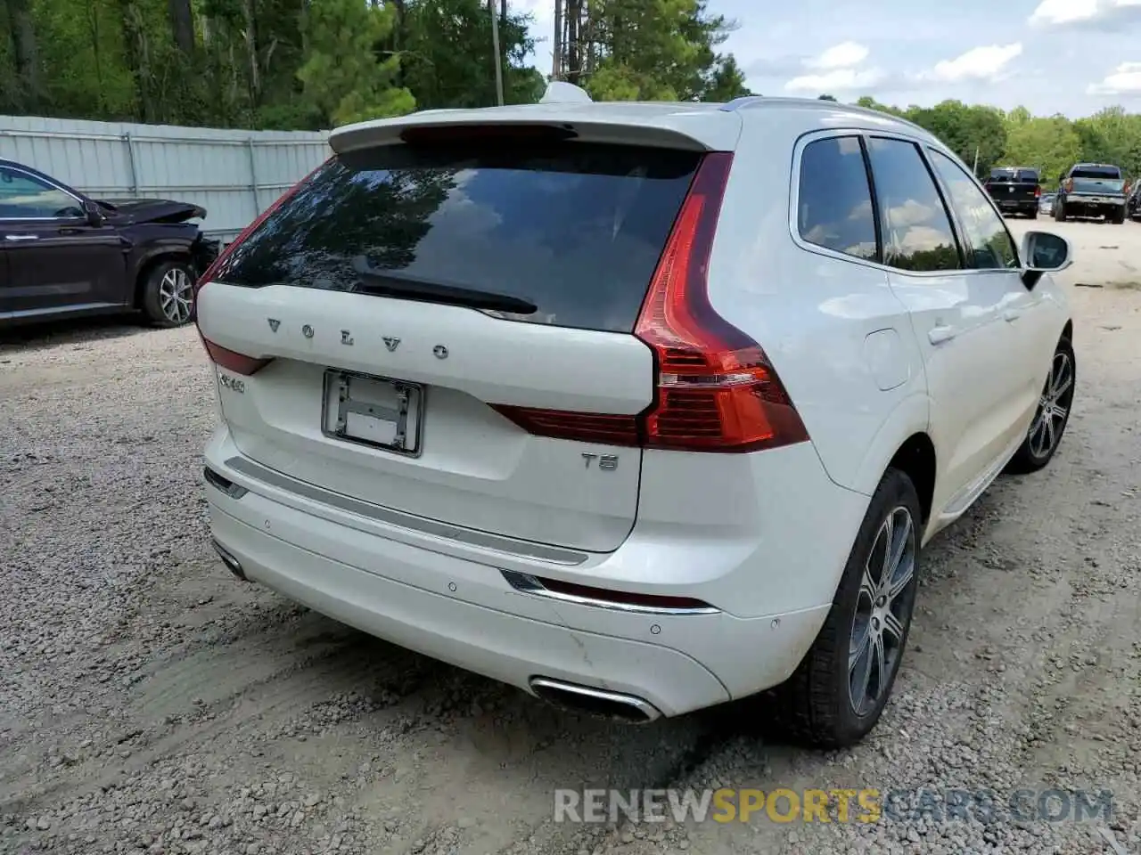 4 Photograph of a damaged car YV4102DLXM1733299 VOLVO XC60 2021