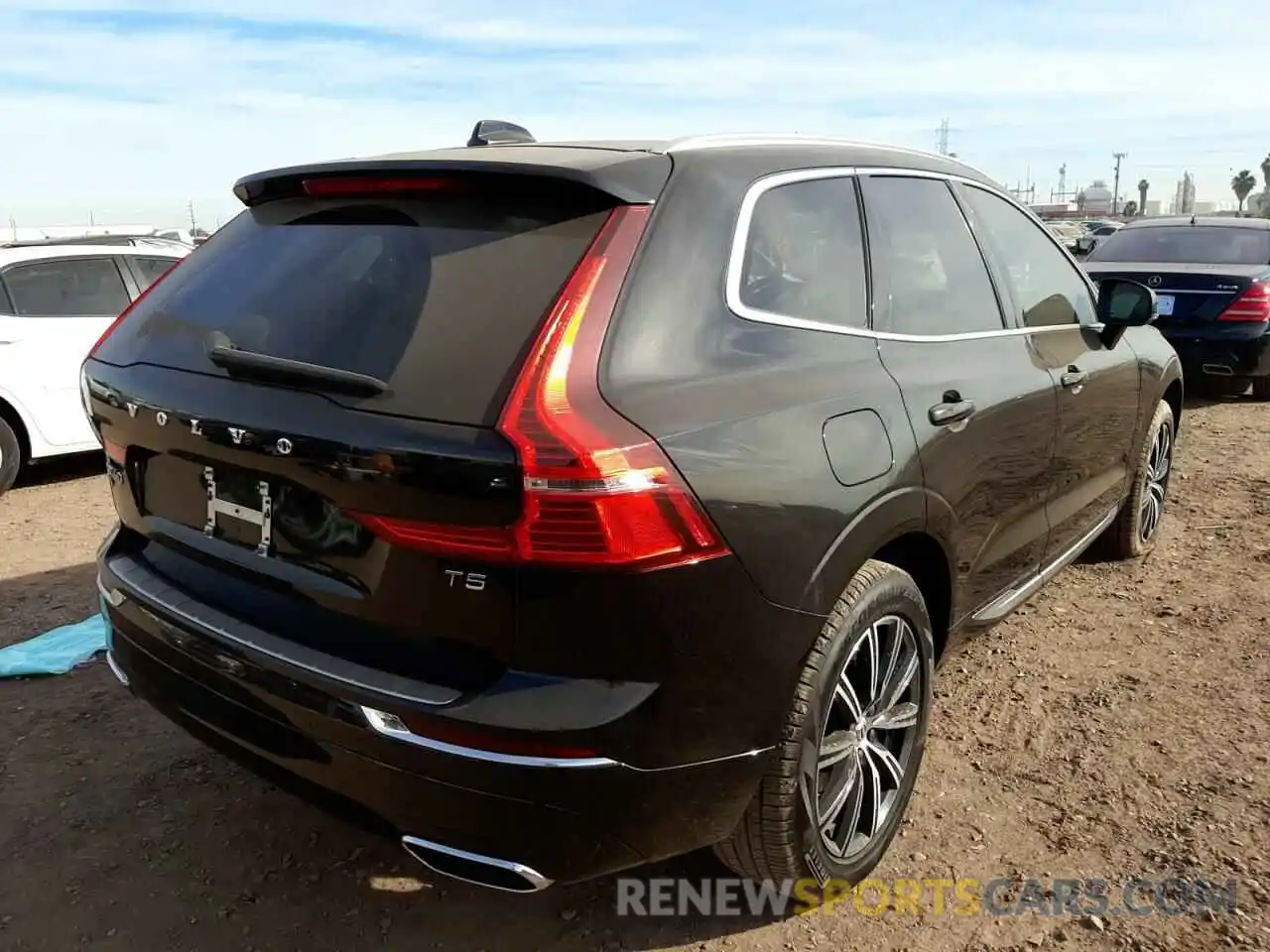 4 Photograph of a damaged car YV4102DLXM1829479 VOLVO XC60 2021