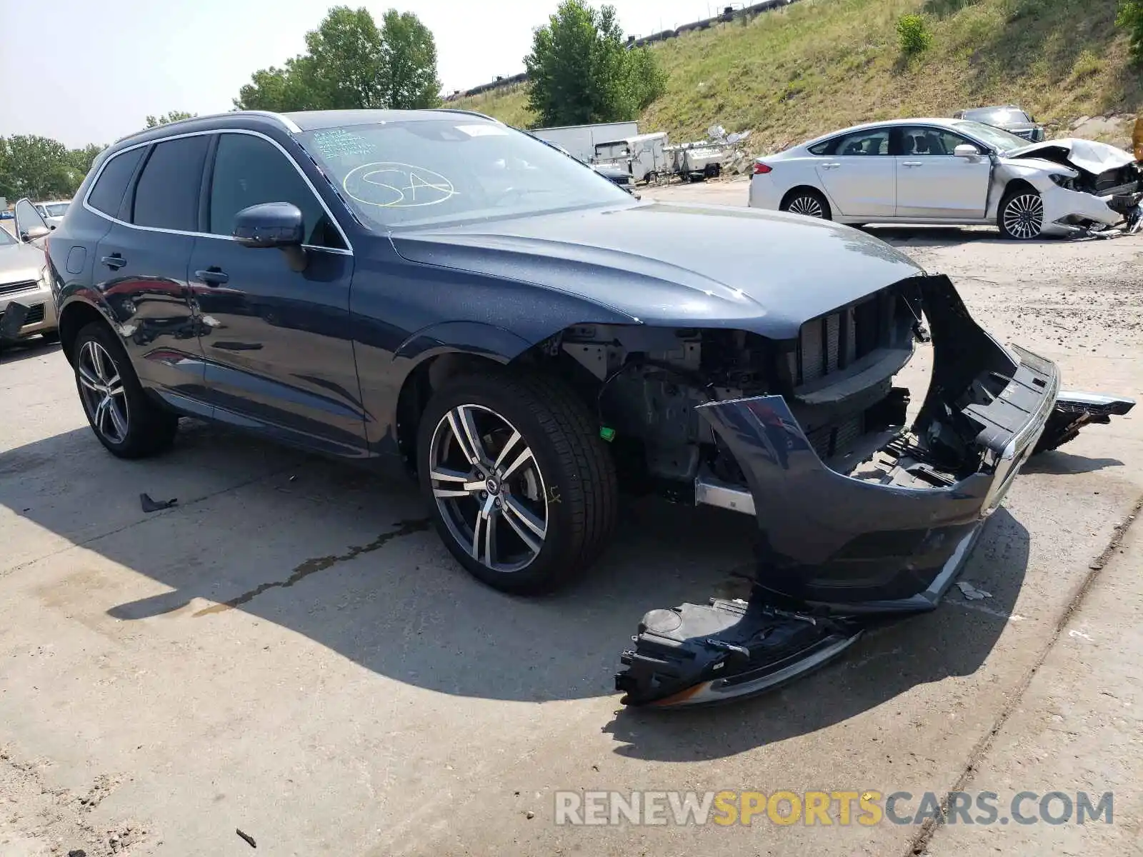 1 Photograph of a damaged car YV4102RK2M1676175 VOLVO XC60 2021