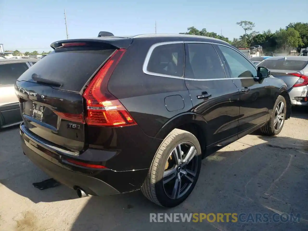 4 Photograph of a damaged car YV4102RK3M1846348 VOLVO XC60 2021