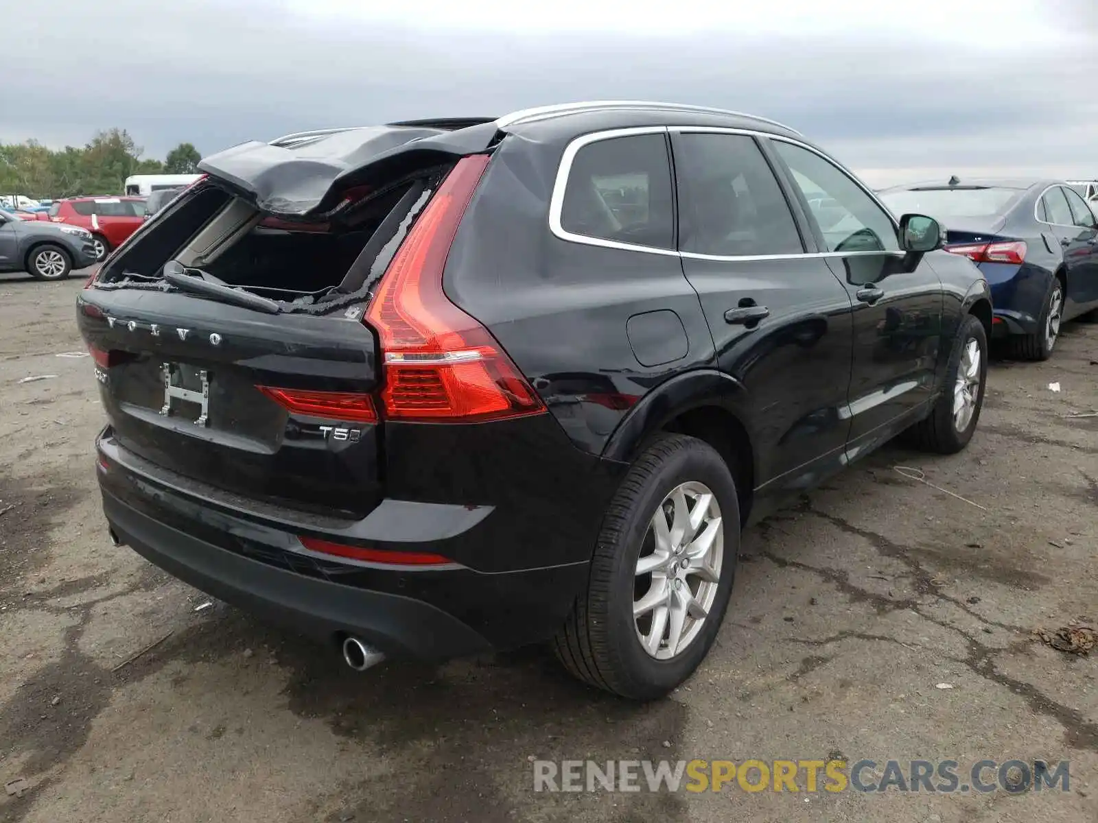 4 Photograph of a damaged car YV4102RK4M1805582 VOLVO XC60 2021