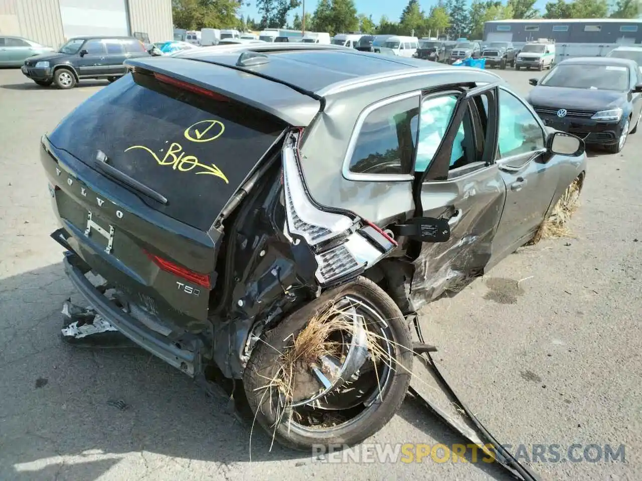 4 Photograph of a damaged car YV4102RK4M1851820 VOLVO XC60 2021