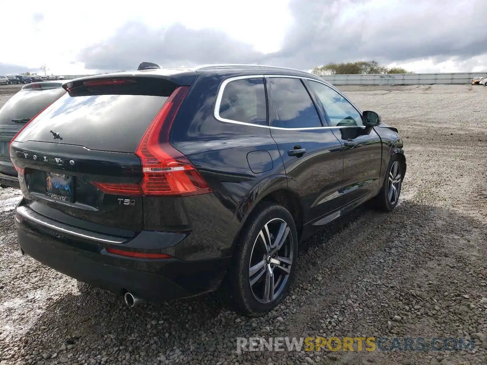 4 Photograph of a damaged car YV4102RK4M1870884 VOLVO XC60 2021