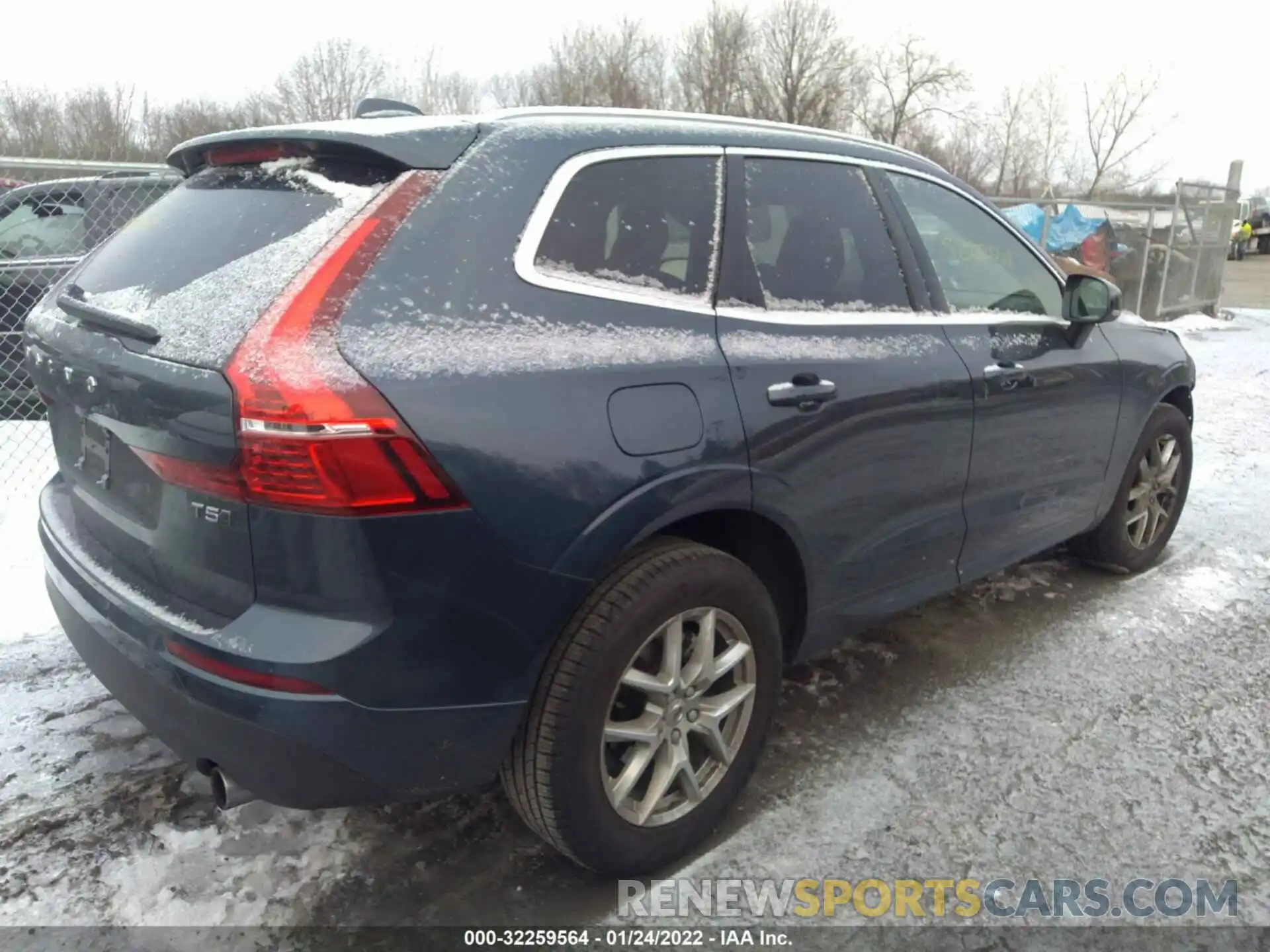 4 Photograph of a damaged car YV4102RK7M1798188 VOLVO XC60 2021