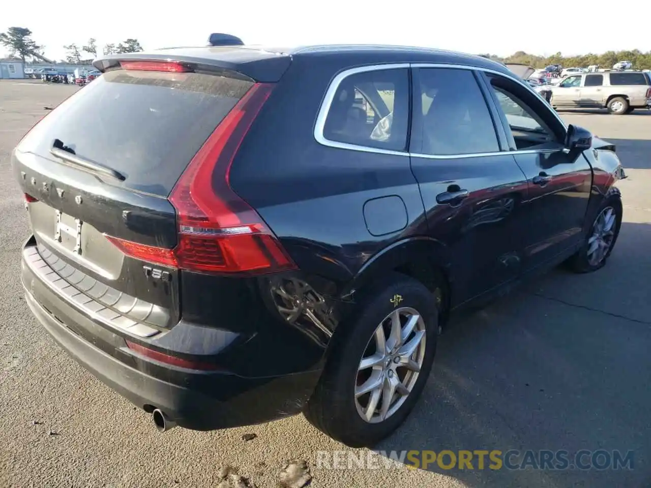 4 Photograph of a damaged car YV4102RKXM1732332 VOLVO XC60 2021