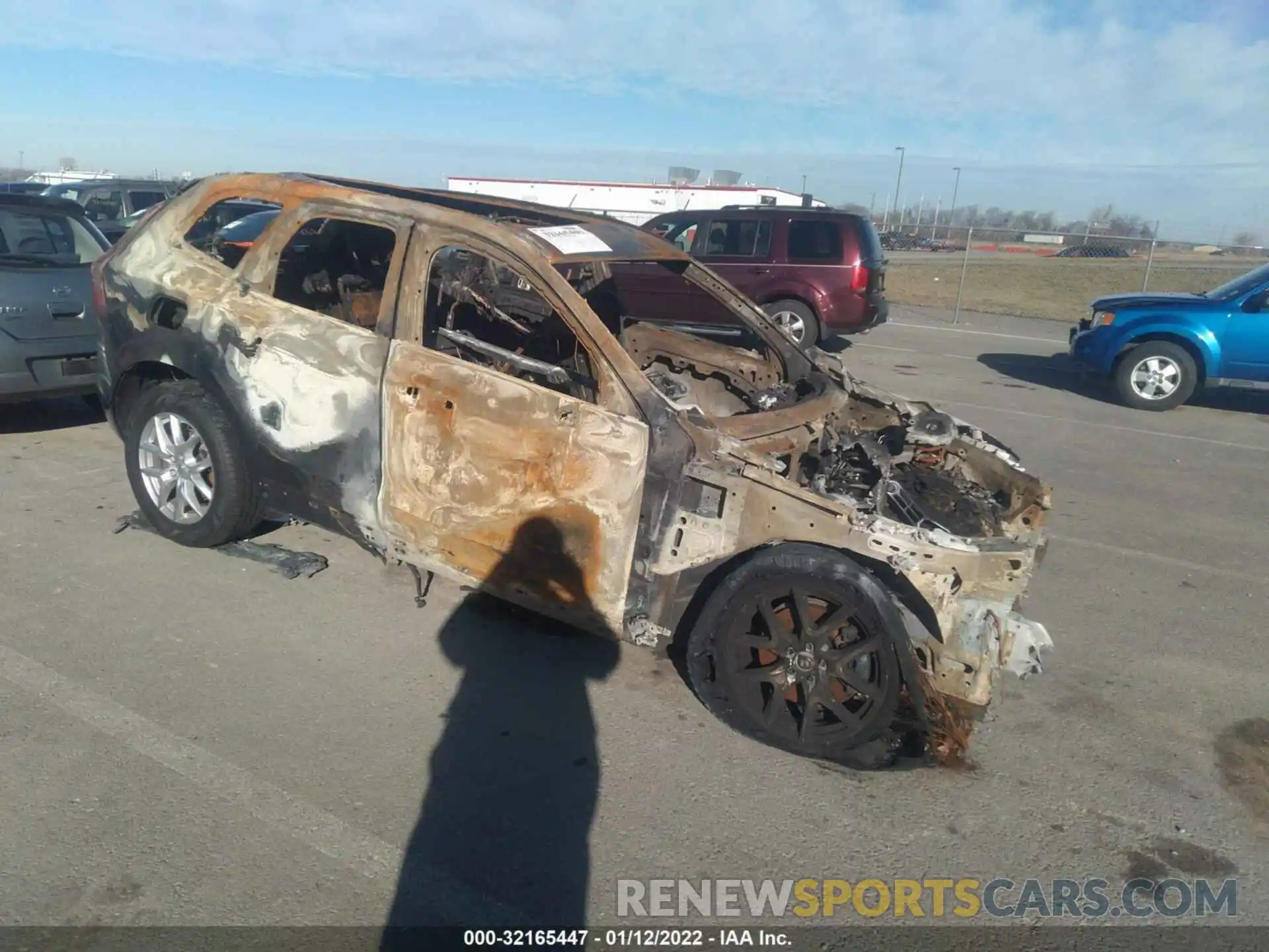 1 Photograph of a damaged car YV4102RKXM1823682 VOLVO XC60 2021