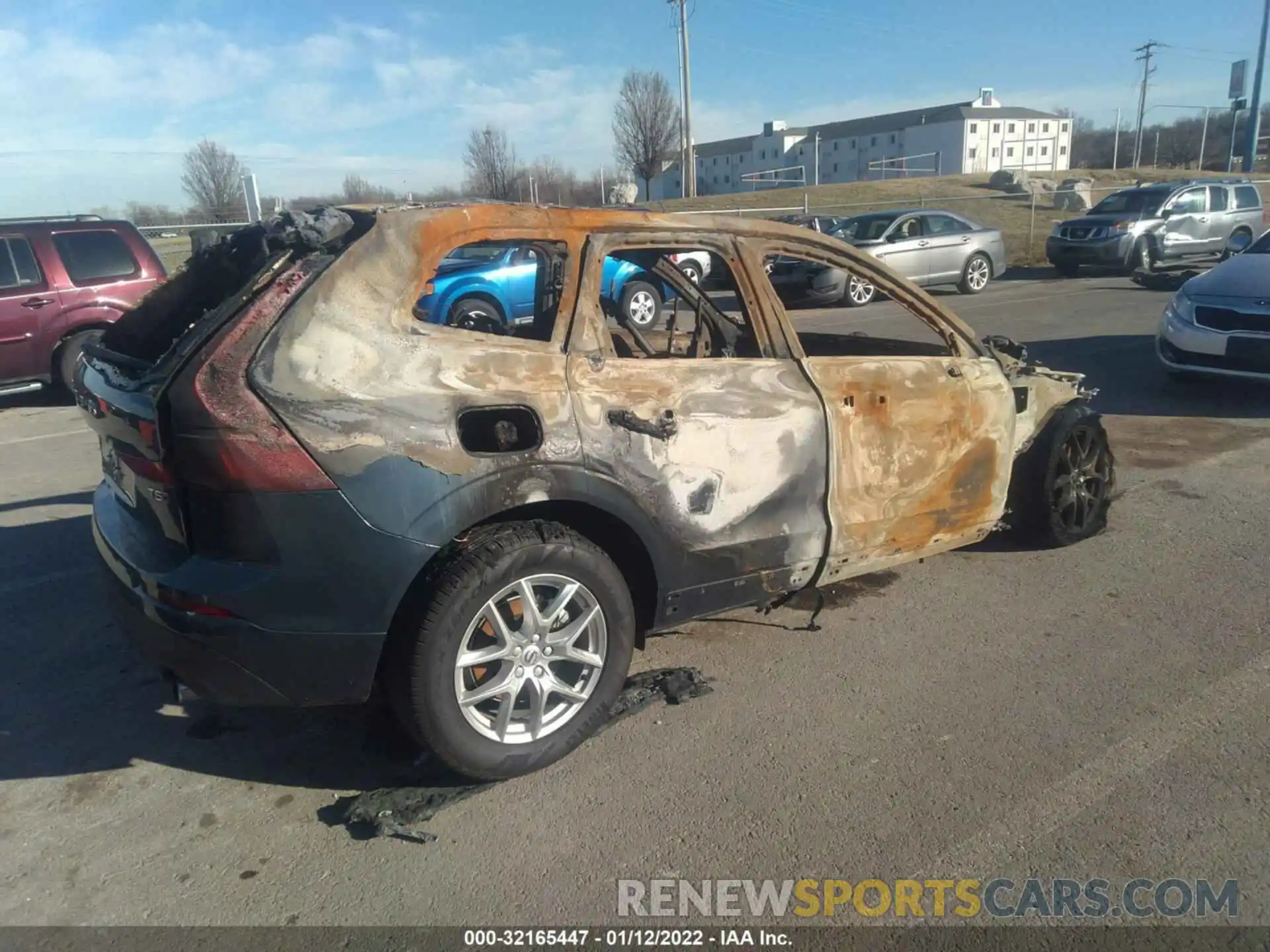 4 Photograph of a damaged car YV4102RKXM1823682 VOLVO XC60 2021