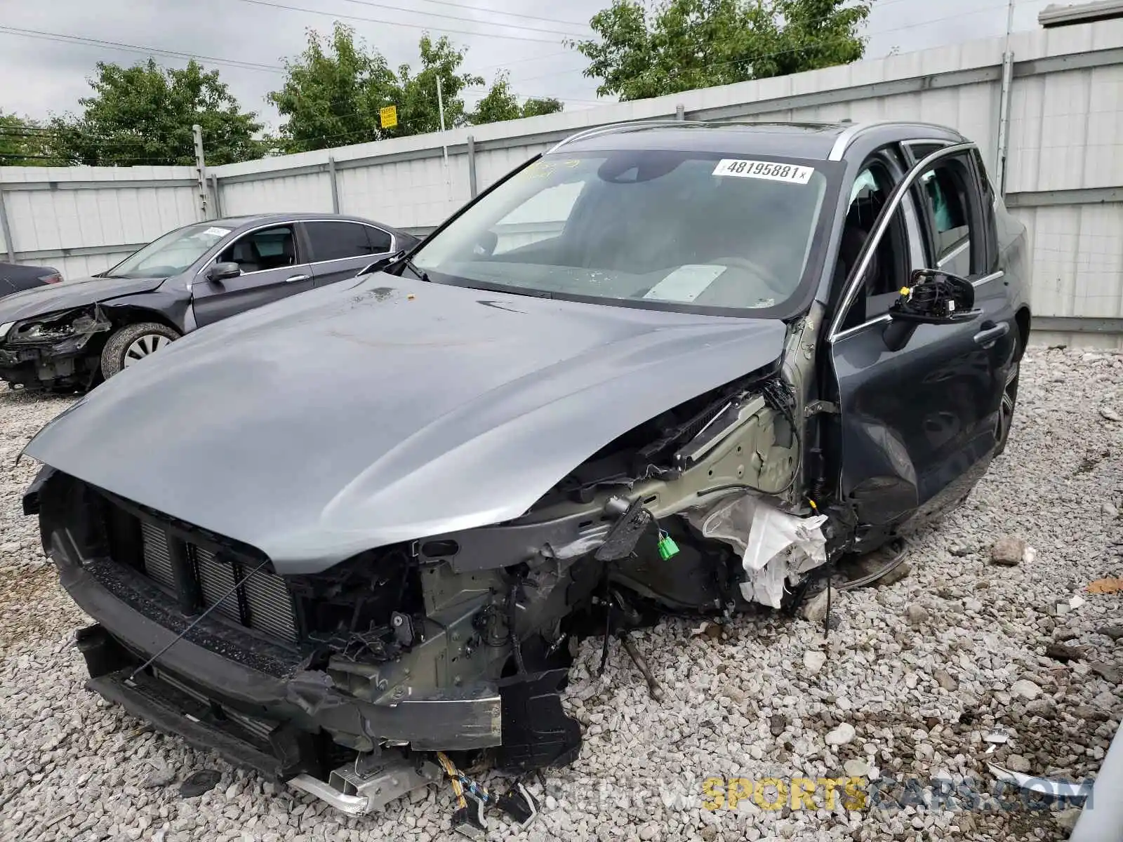 2 Photograph of a damaged car YV4102RL1M1675897 VOLVO XC60 2021