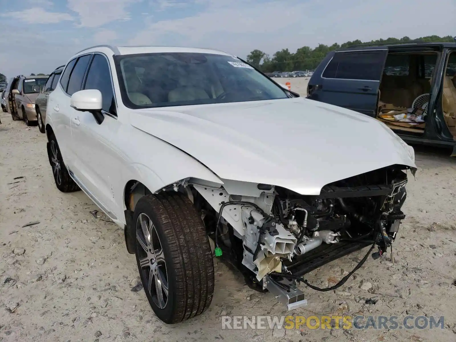 1 Photograph of a damaged car YV4102RL4M1733484 VOLVO XC60 2021