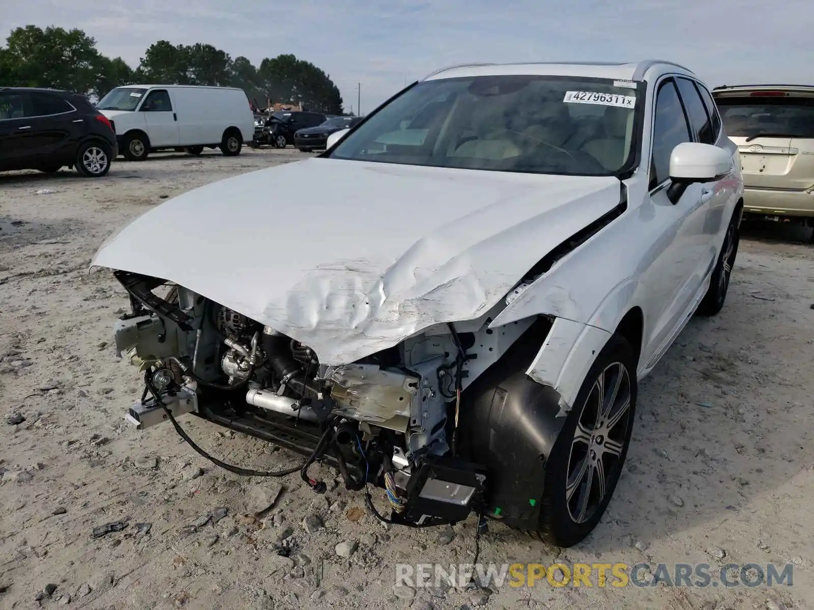 2 Photograph of a damaged car YV4102RL4M1733484 VOLVO XC60 2021