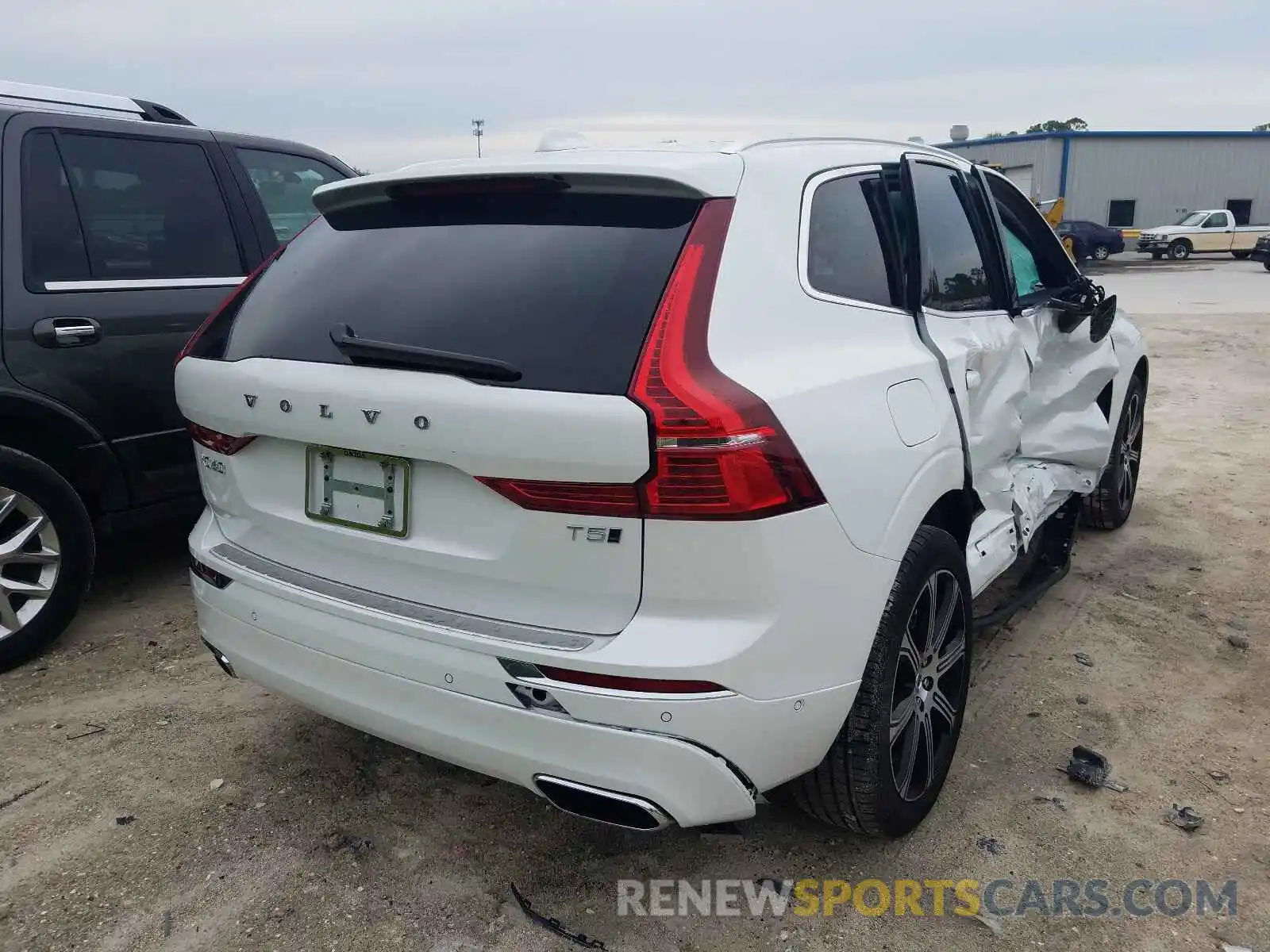 4 Photograph of a damaged car YV4102RL8M1721855 VOLVO XC60 2021