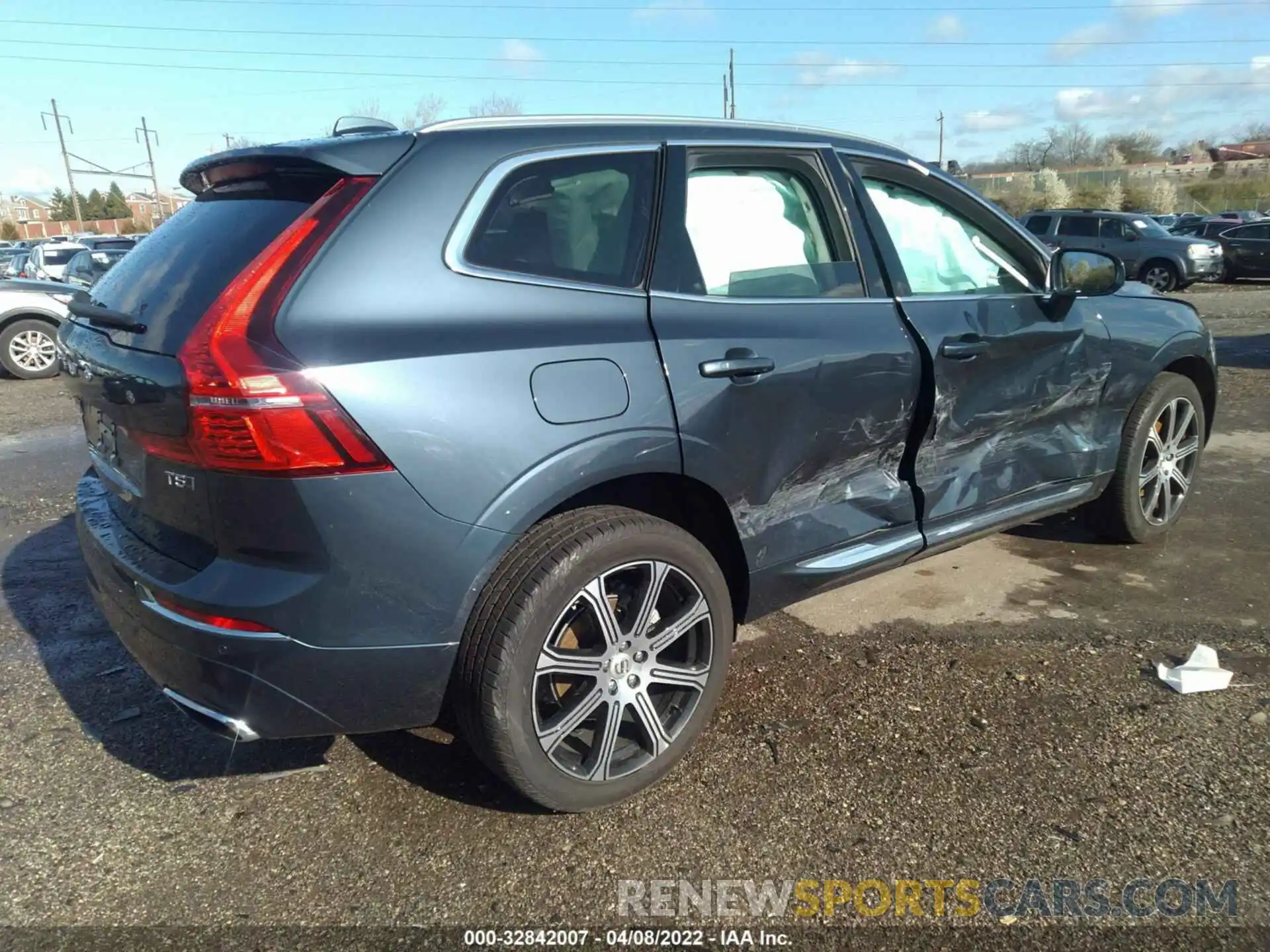 4 Photograph of a damaged car YV4102RL9M1753889 VOLVO XC60 2021