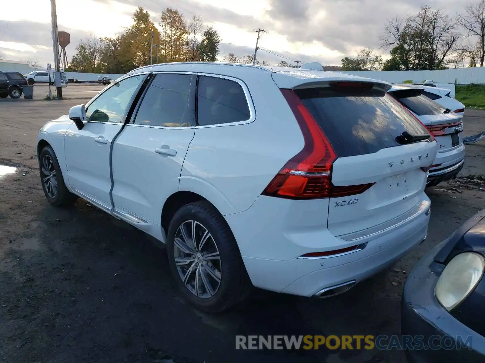 3 Photograph of a damaged car YV4102RLXM1830639 VOLVO XC60 2021