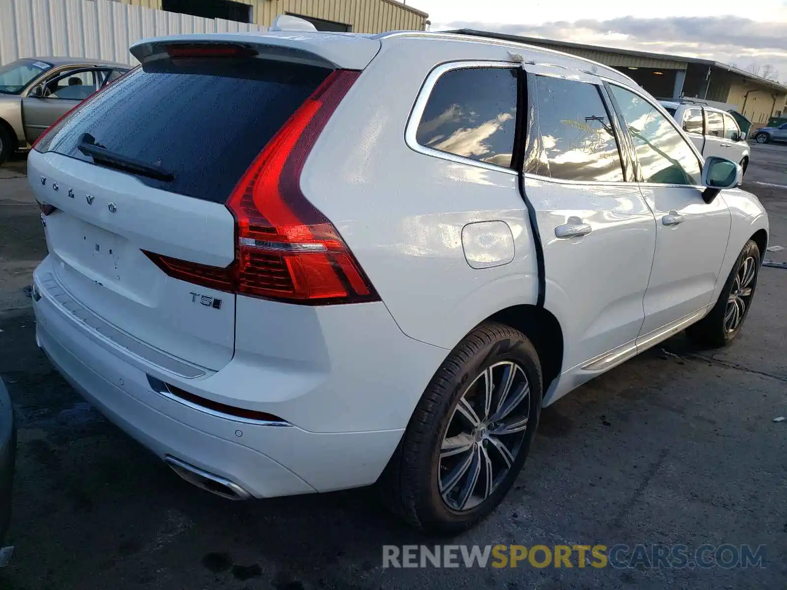 4 Photograph of a damaged car YV4102RLXM1830639 VOLVO XC60 2021