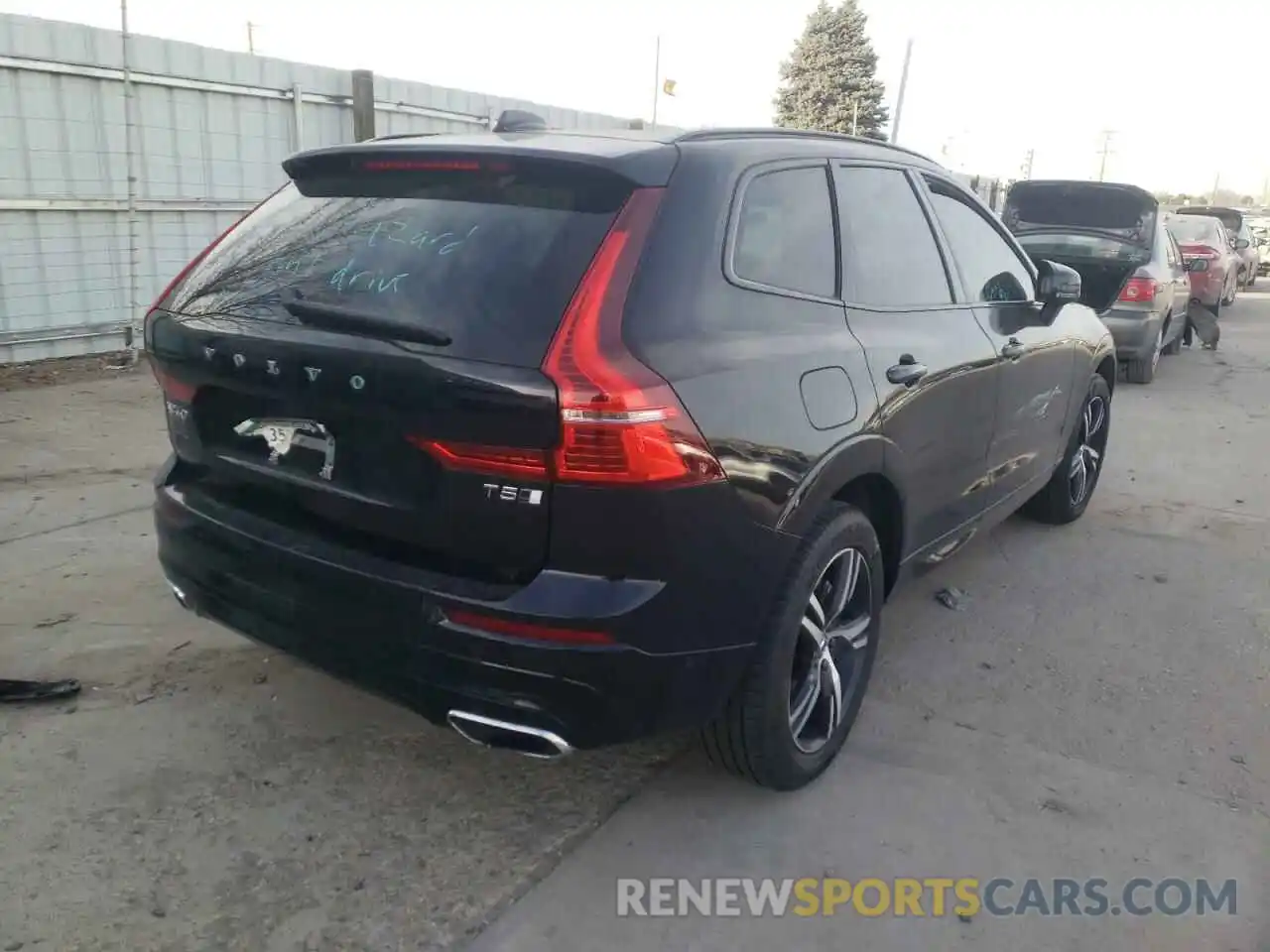 4 Photograph of a damaged car YV4102RMXM1824395 VOLVO XC60 2021