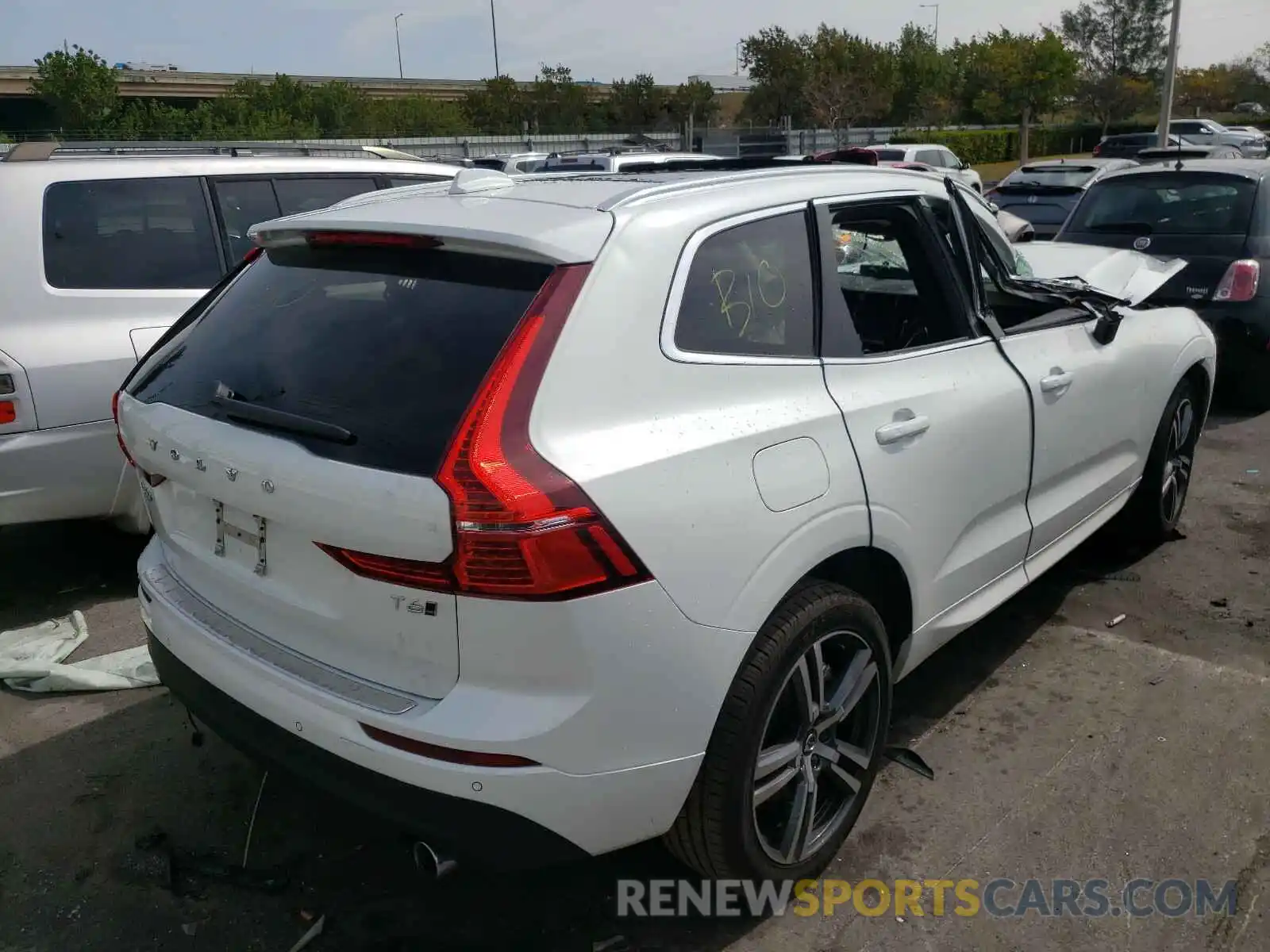 4 Photograph of a damaged car YV4A22RK1M1765682 VOLVO XC60 2021