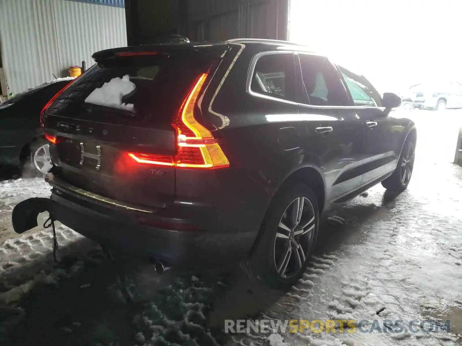 4 Photograph of a damaged car YV4A22RK6M1698951 VOLVO XC60 2021