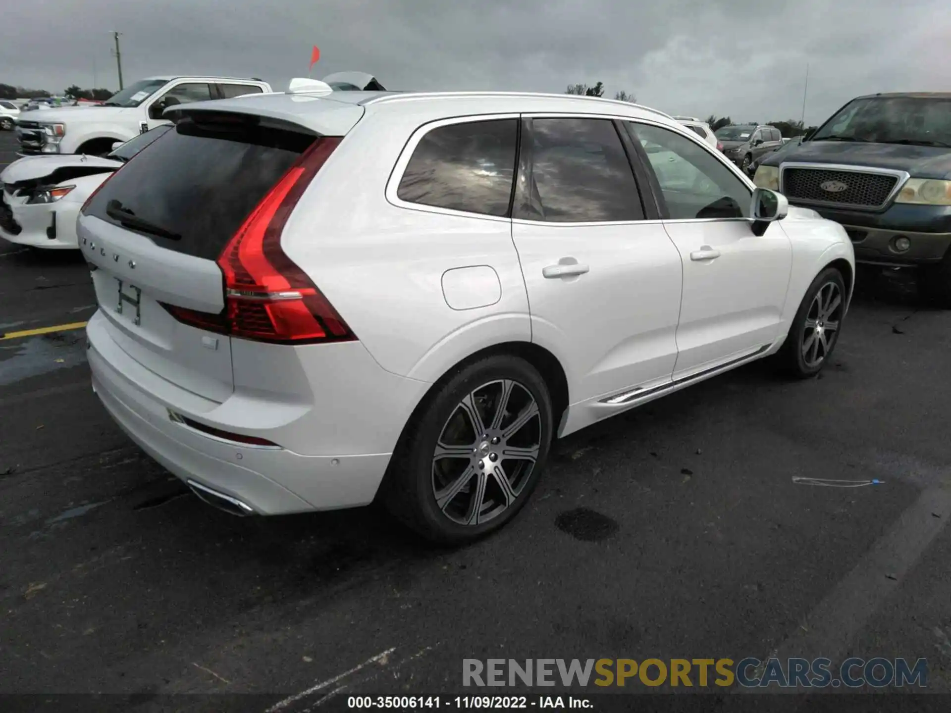 4 Photograph of a damaged car YV4BR0DL0M1728496 VOLVO XC60 2021