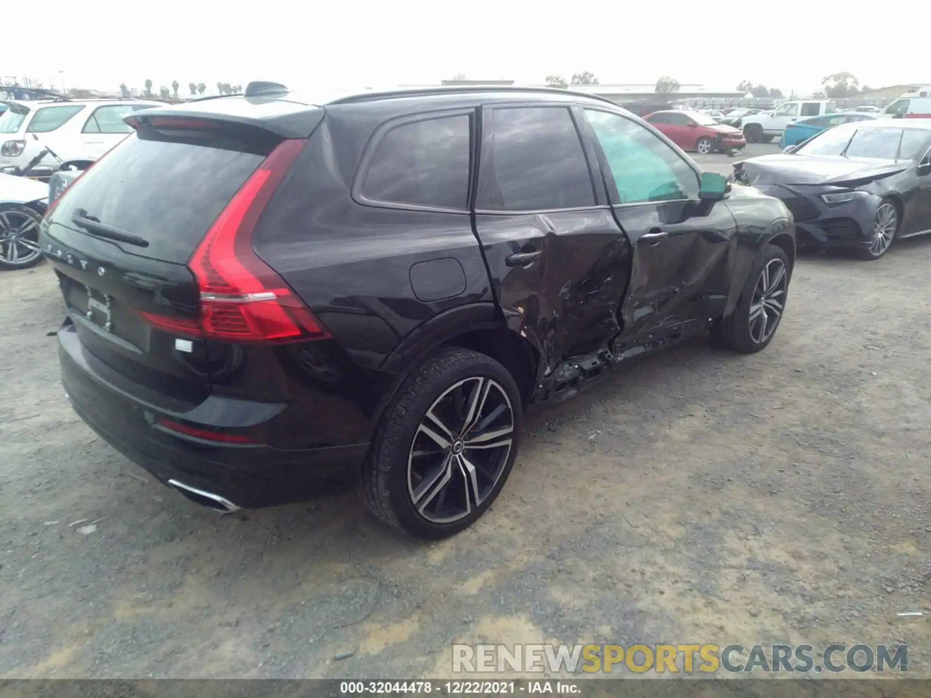 4 Photograph of a damaged car YV4BR0DM1M1733814 VOLVO XC60 2021