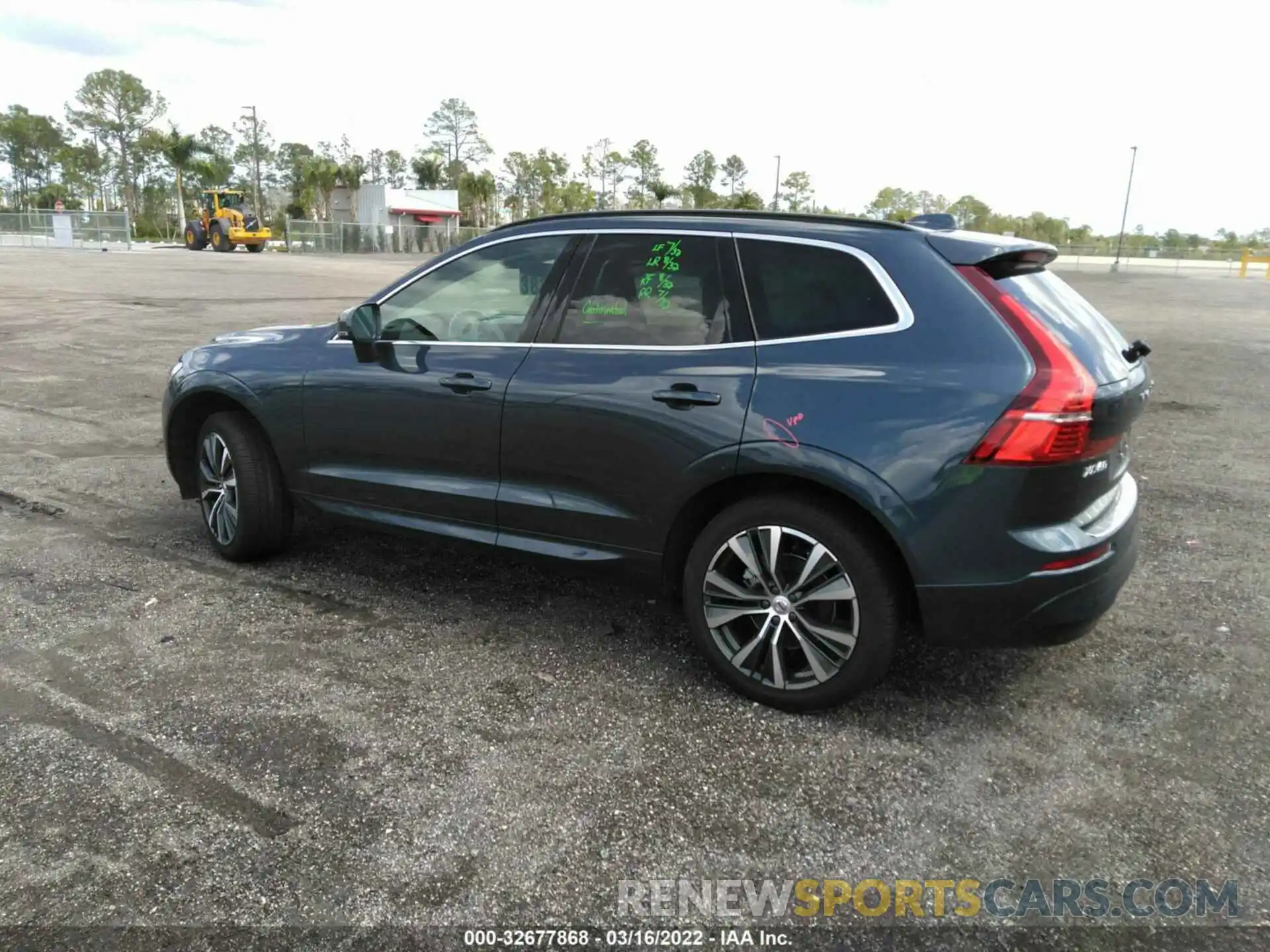 3 Photograph of a damaged car YV4L12DK5N1920898 VOLVO XC60 2022