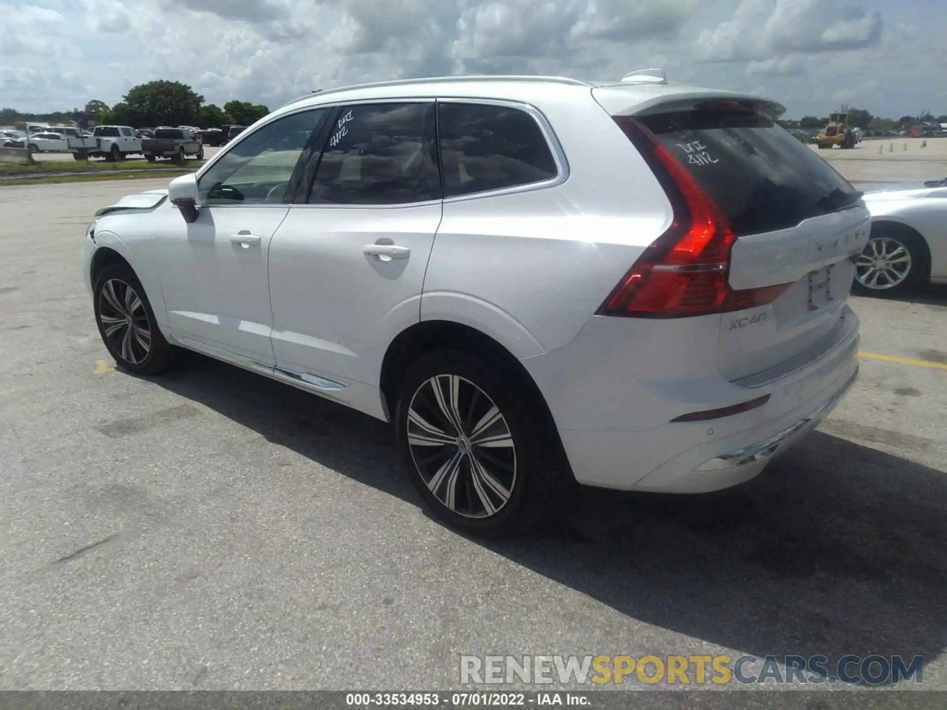 3 Photograph of a damaged car YV4L12DL0N1987336 VOLVO XC60 2022