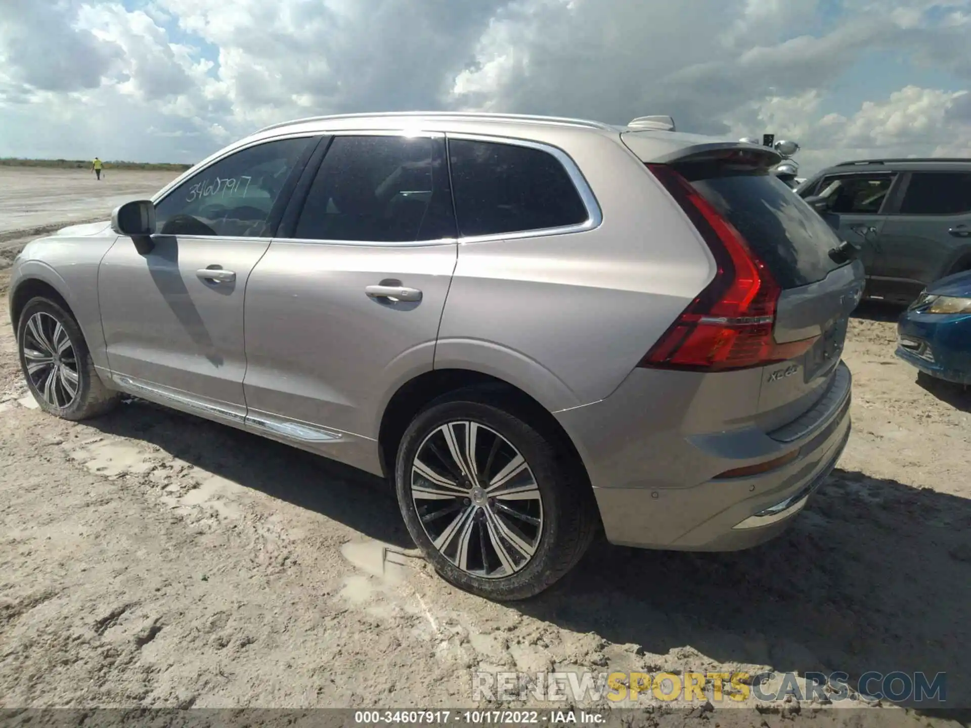 3 Photograph of a damaged car YV4L12DL3N1924599 VOLVO XC60 2022