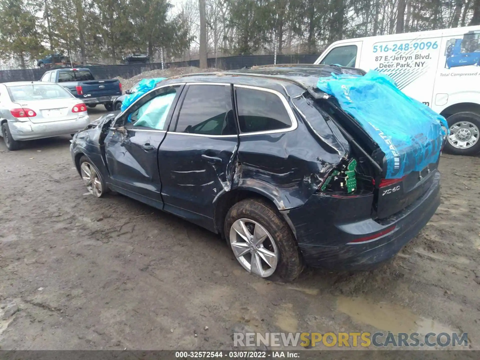 3 Photograph of a damaged car YV4L12RK7N1965768 VOLVO XC60 2022