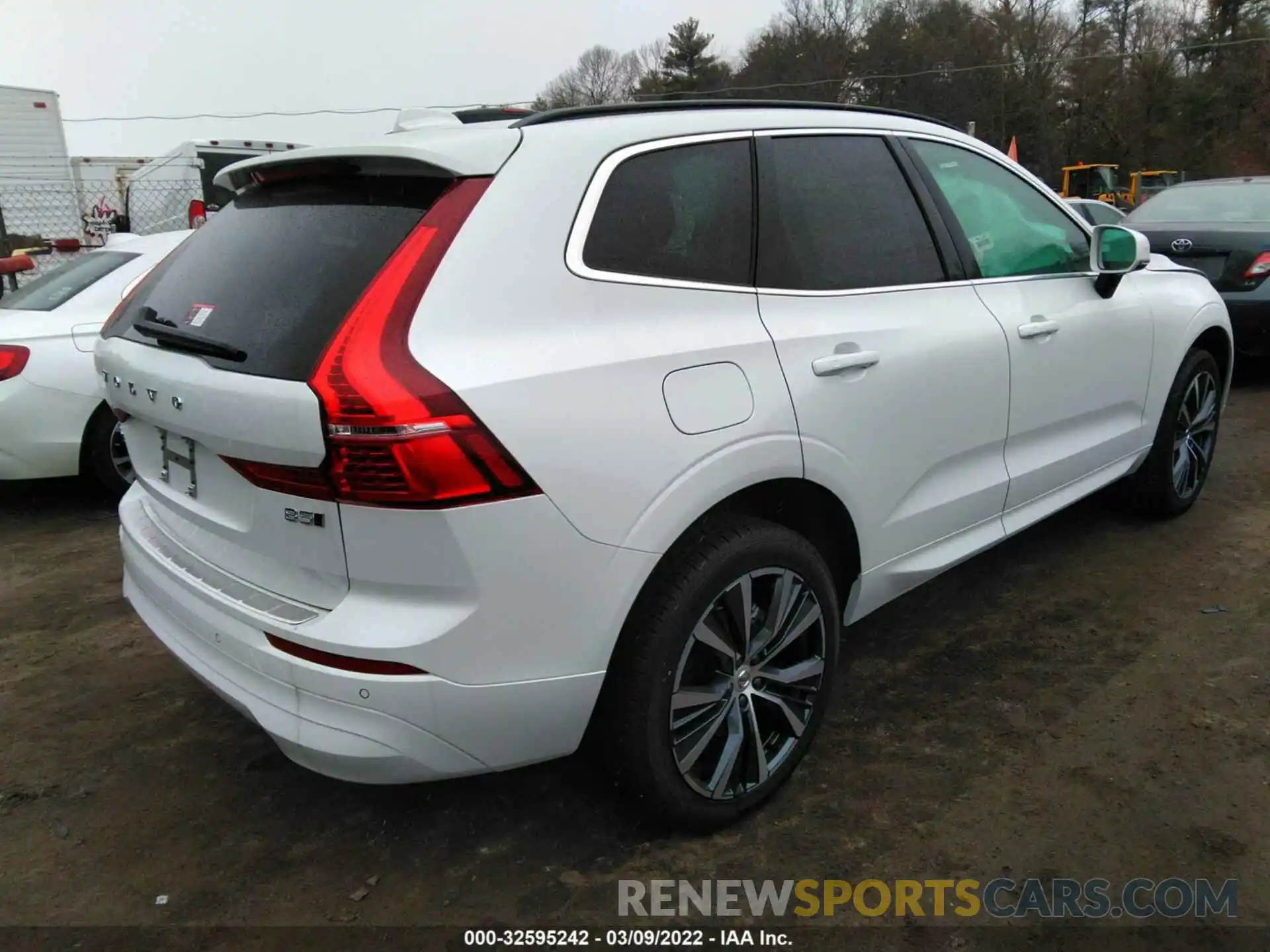 4 Photograph of a damaged car YV4L12RKXN1976506 VOLVO XC60 2022