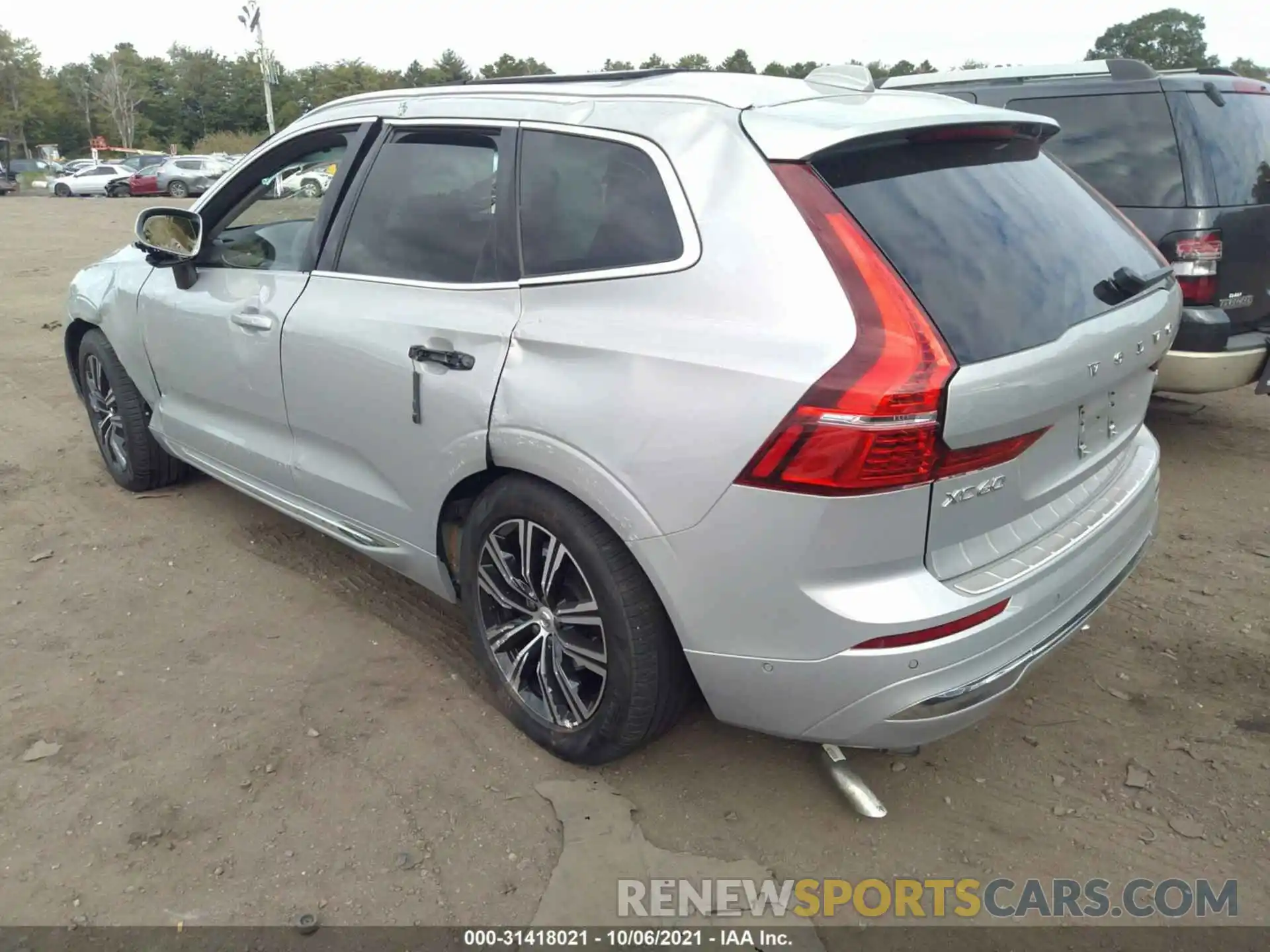 3 Photograph of a damaged car YV4L12RL2N1914185 VOLVO XC60 2022