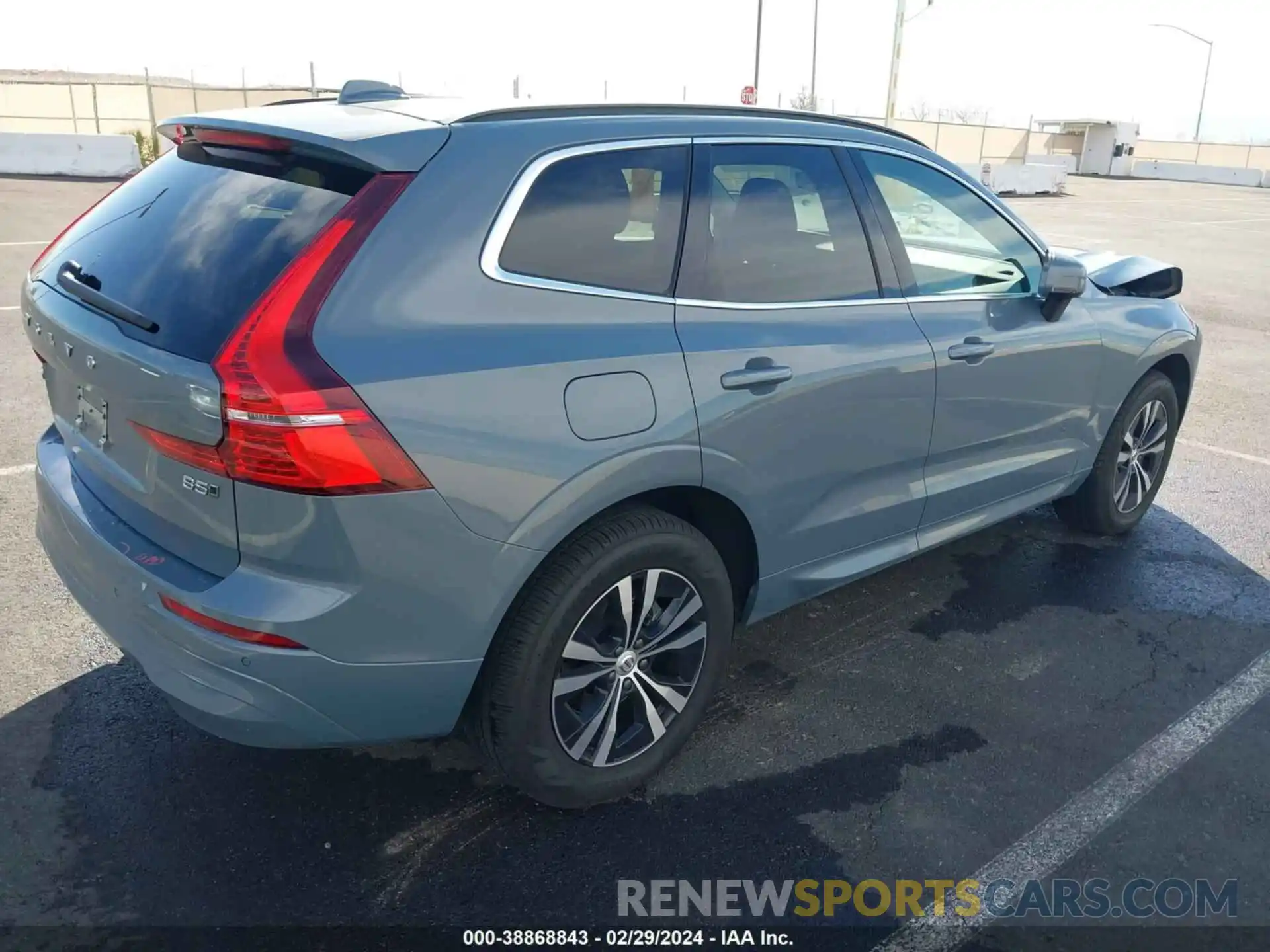 4 Photograph of a damaged car YV4L12RK8P1271772 VOLVO XC60 2023