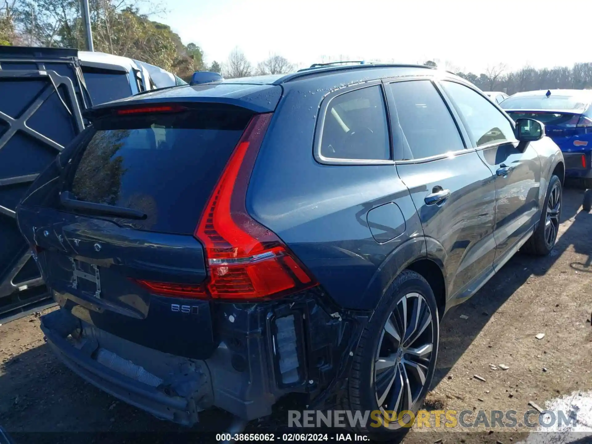 4 Photograph of a damaged car YV4L12RW7P1284614 VOLVO XC60 2023