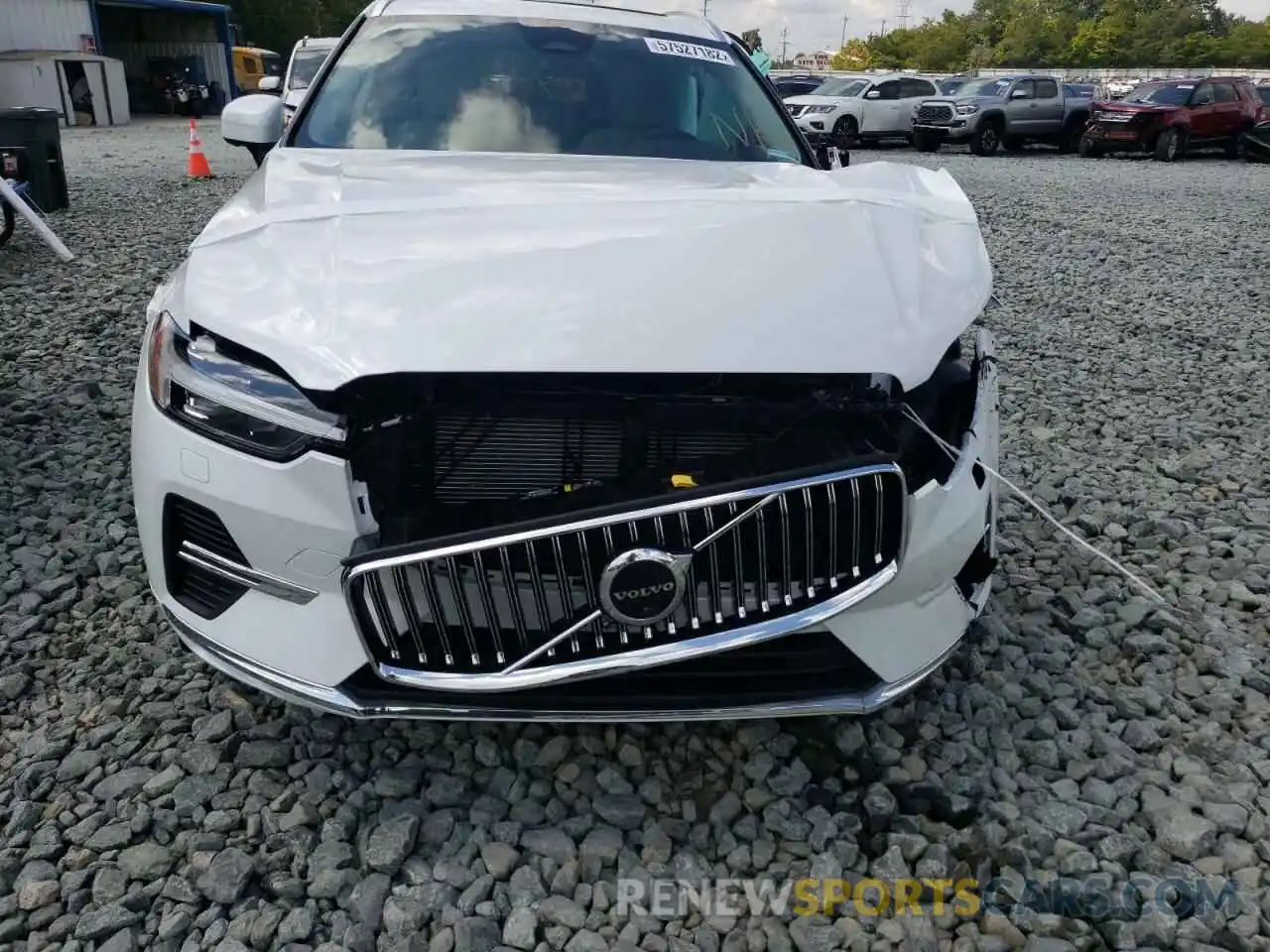 9 Photograph of a damaged car YV4L12DL2N1055140 VOLVO XC60 B5 IN 2022