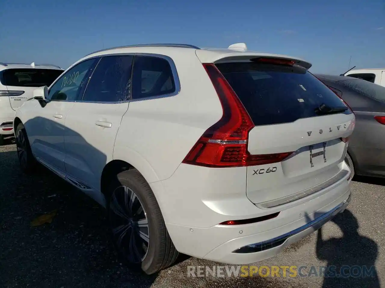 3 Photograph of a damaged car YV4L12DL9N1087342 VOLVO XC60 B5 IN 2022