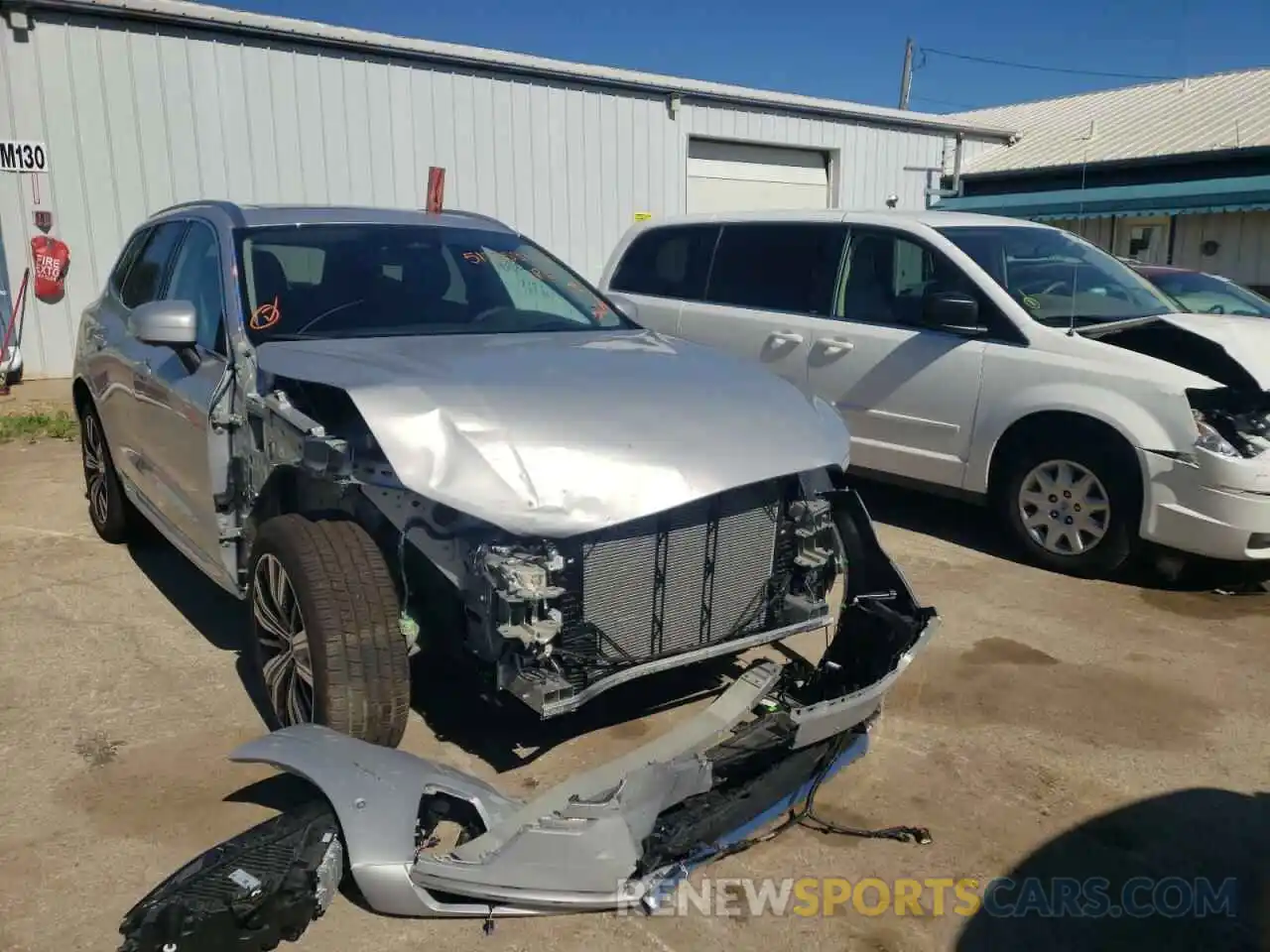 1 Photograph of a damaged car YV4L12RL1N1020601 VOLVO XC60 B5 IN 2022