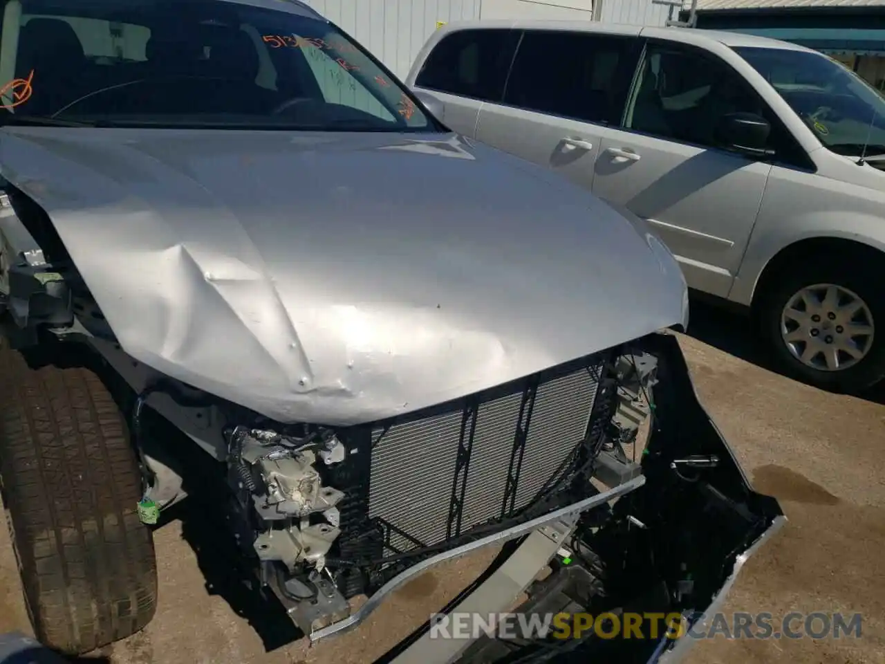 9 Photograph of a damaged car YV4L12RL1N1020601 VOLVO XC60 B5 IN 2022