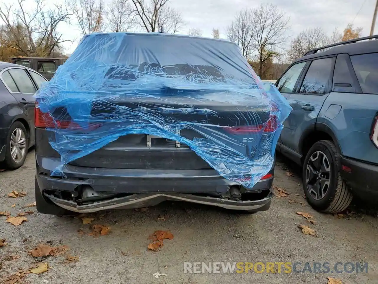 9 Photograph of a damaged car YV4L12RL7N1040223 VOLVO XC60 B5 IN 2022